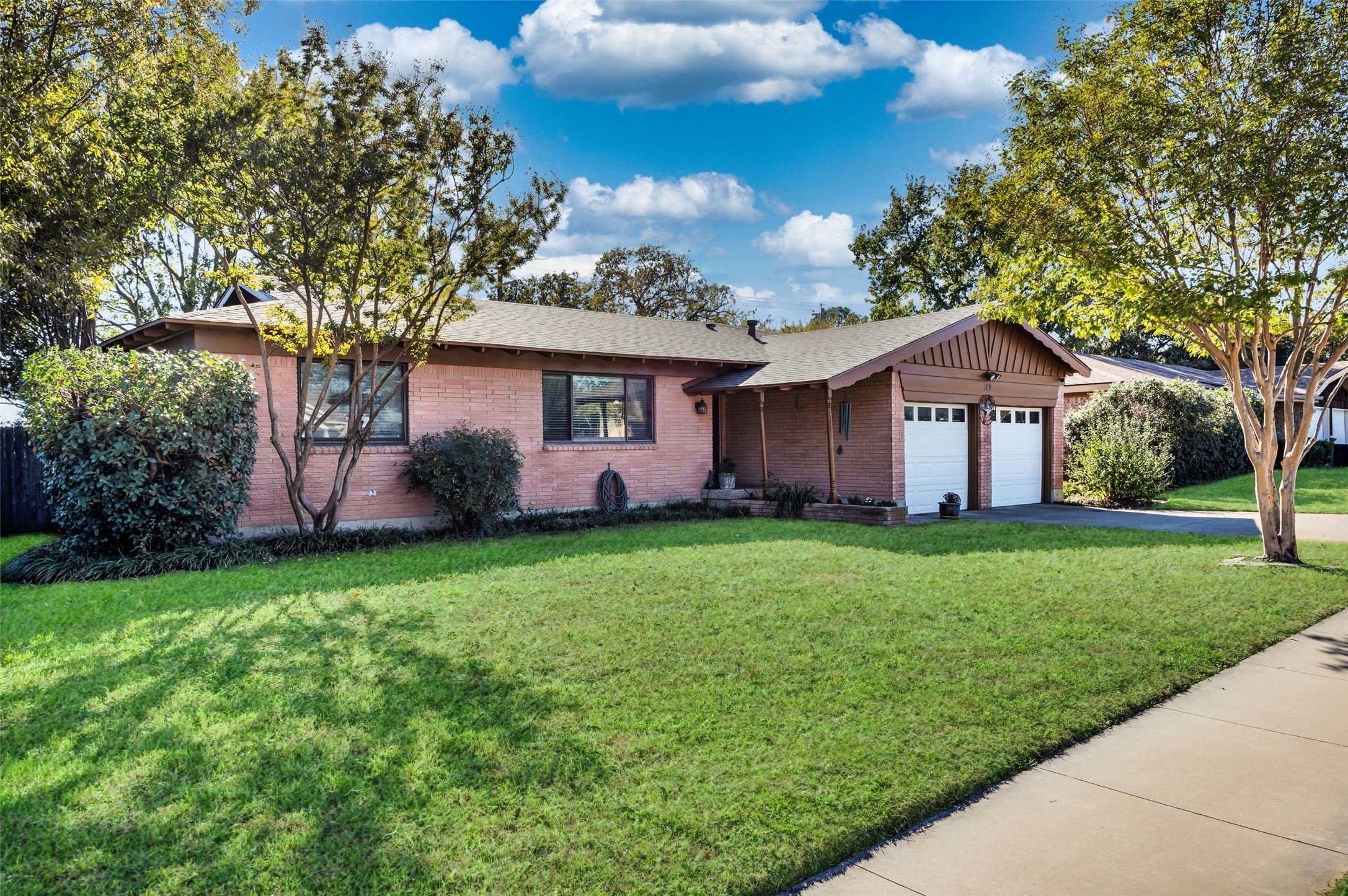 109 W Cheryl Avenue
