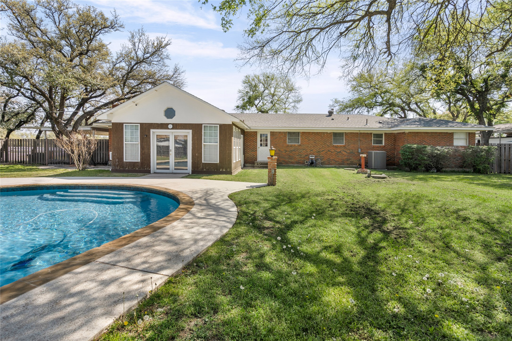 100 Paint Brush Road