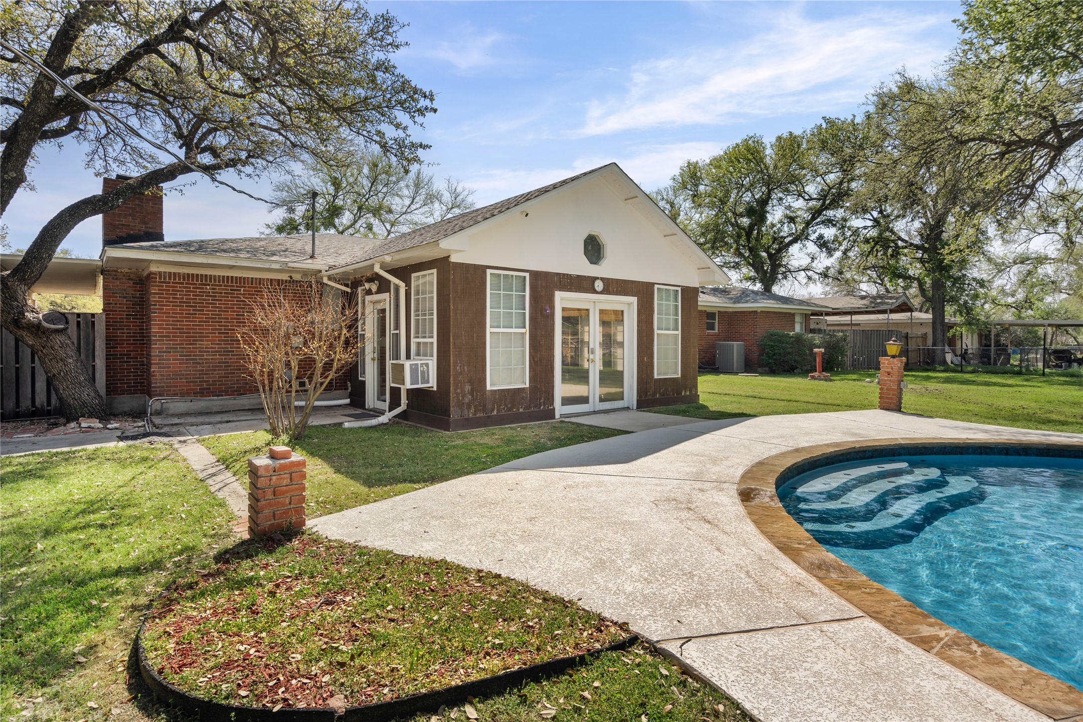 100 Paint Brush Road