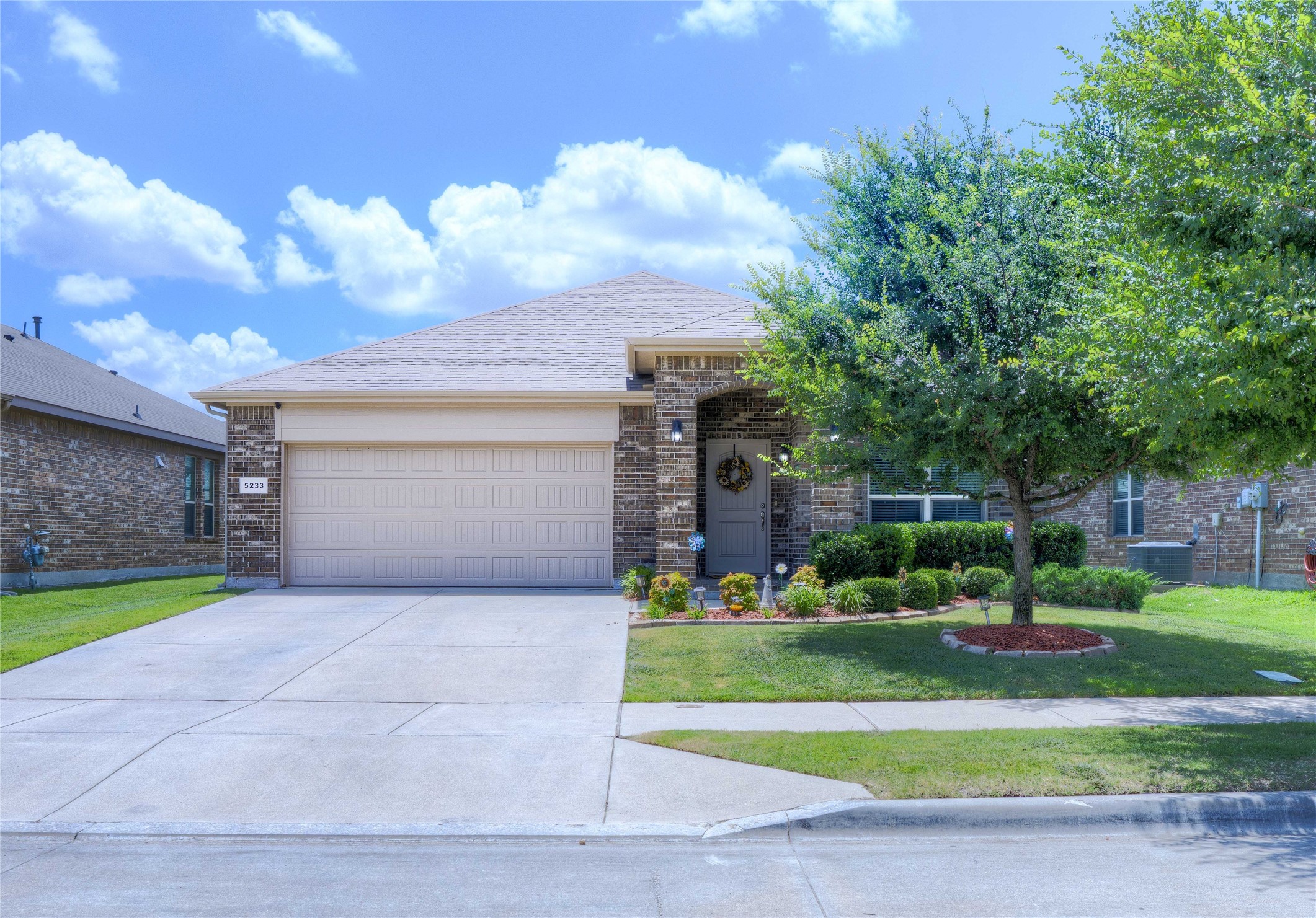 5233 Sugarcane Lane