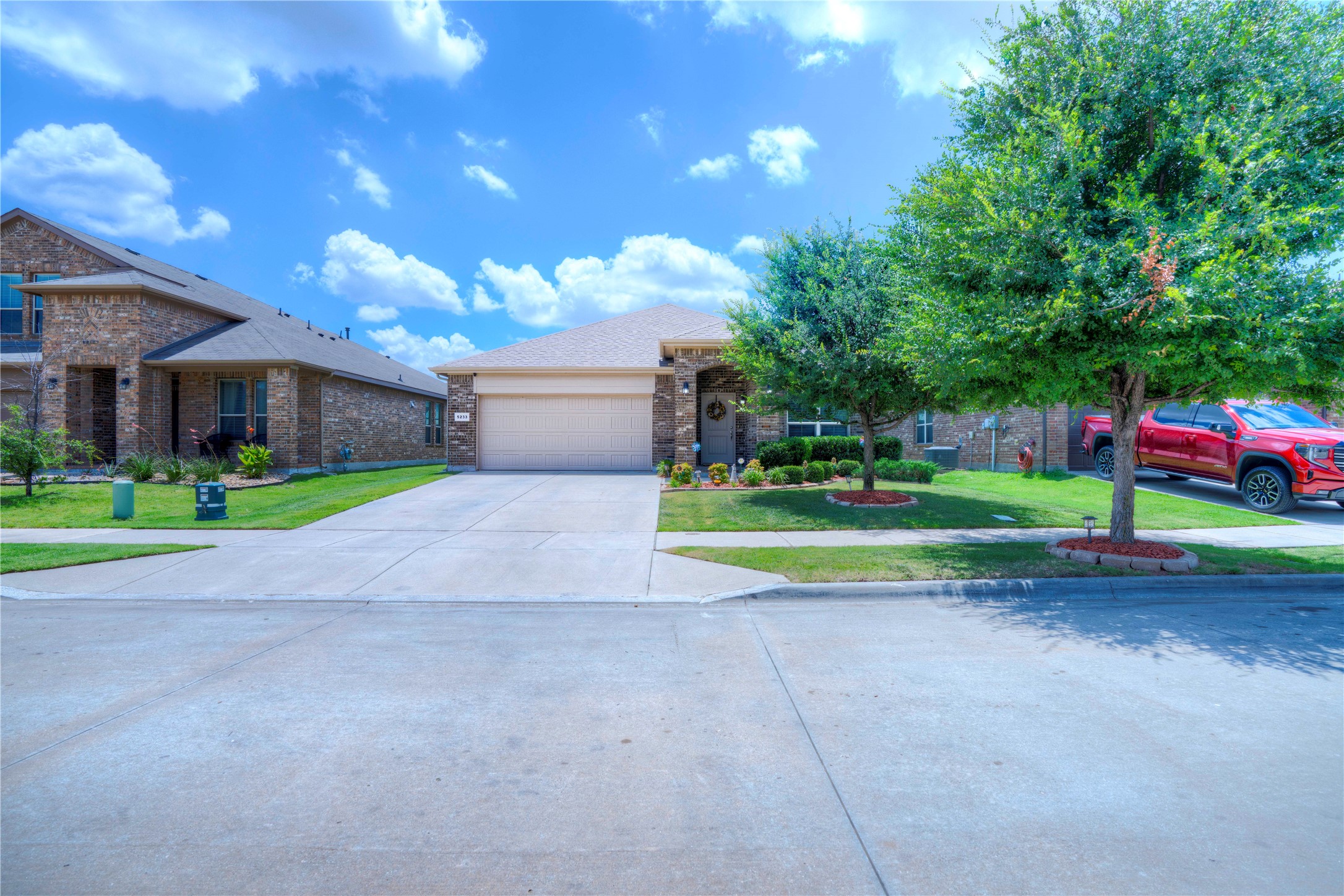 5233 Sugarcane Lane