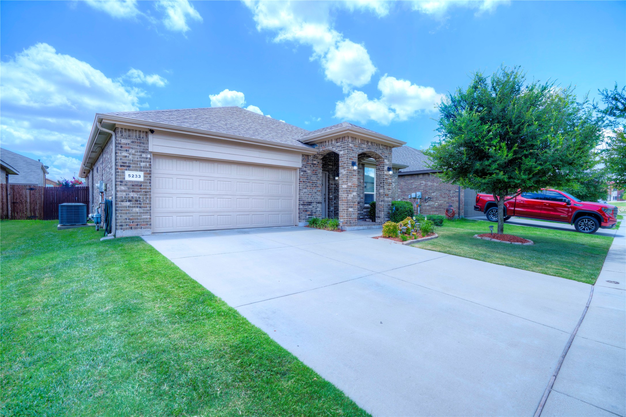 5233 Sugarcane Lane