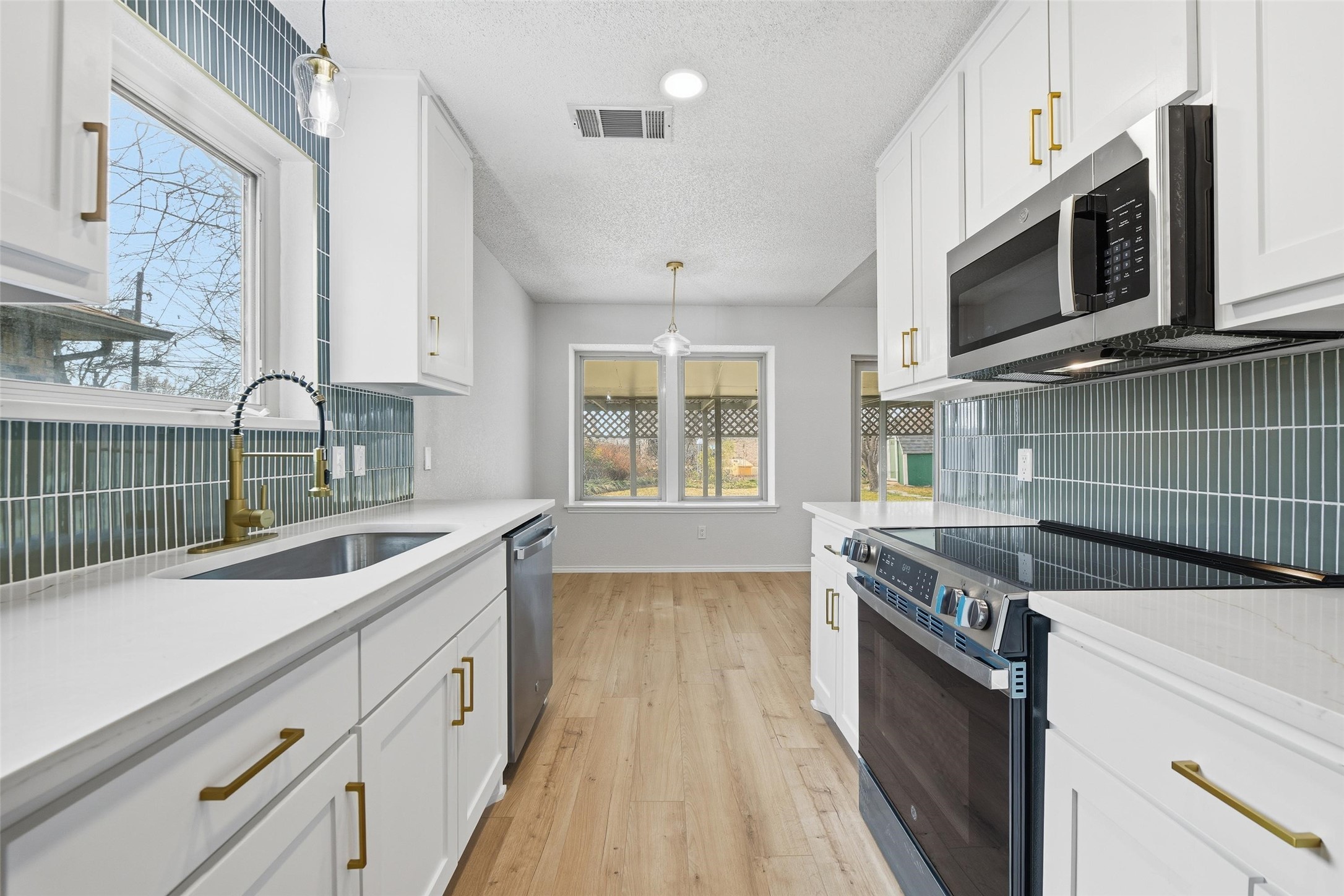6601 JERRI LYNN Drive
