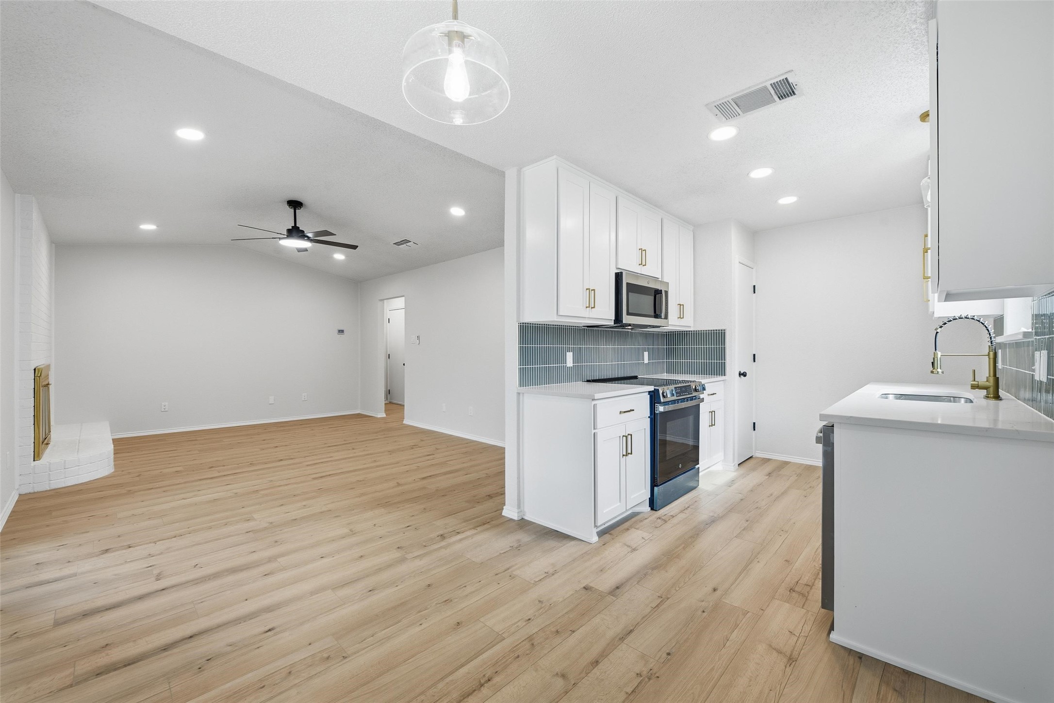 6601 JERRI LYNN Drive