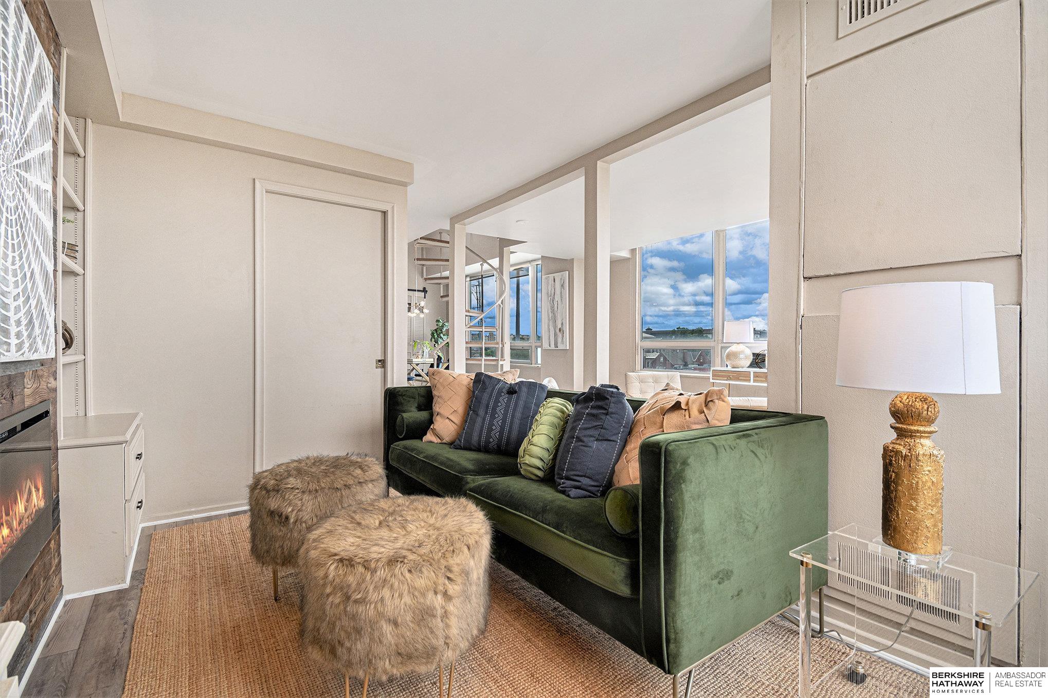 3000 Farnam Street # 6H