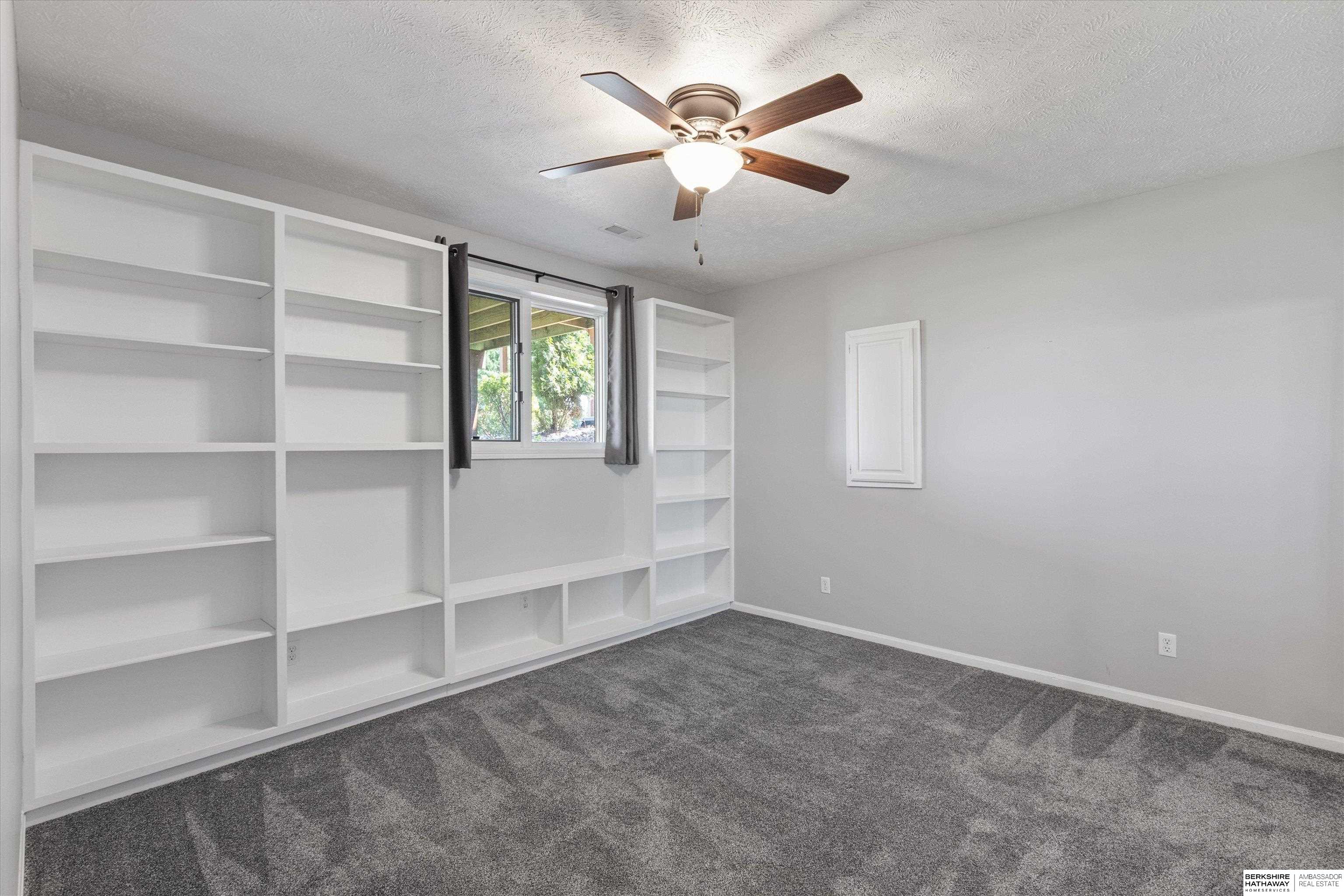 904 W Centennial Road