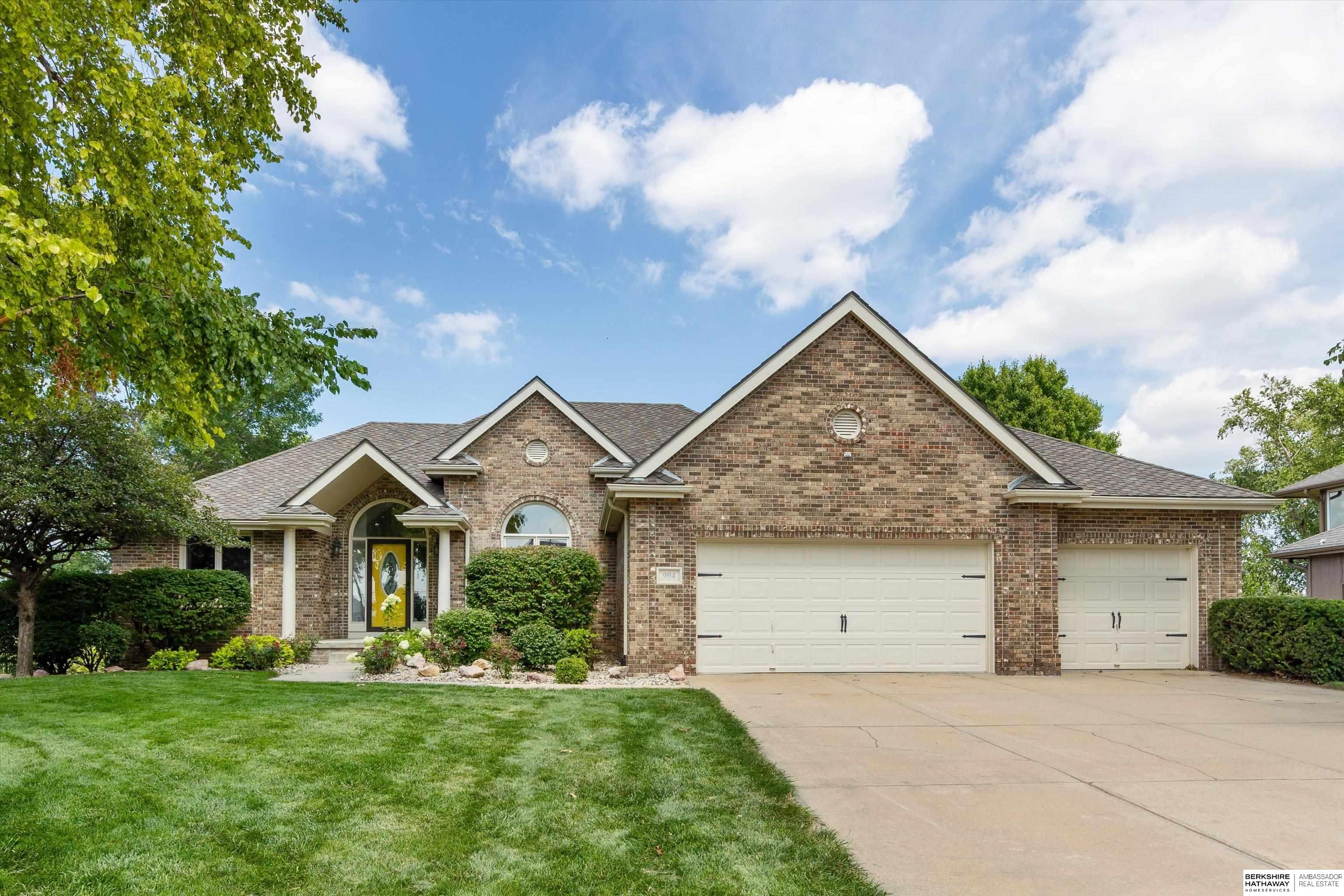 904 W Centennial Road