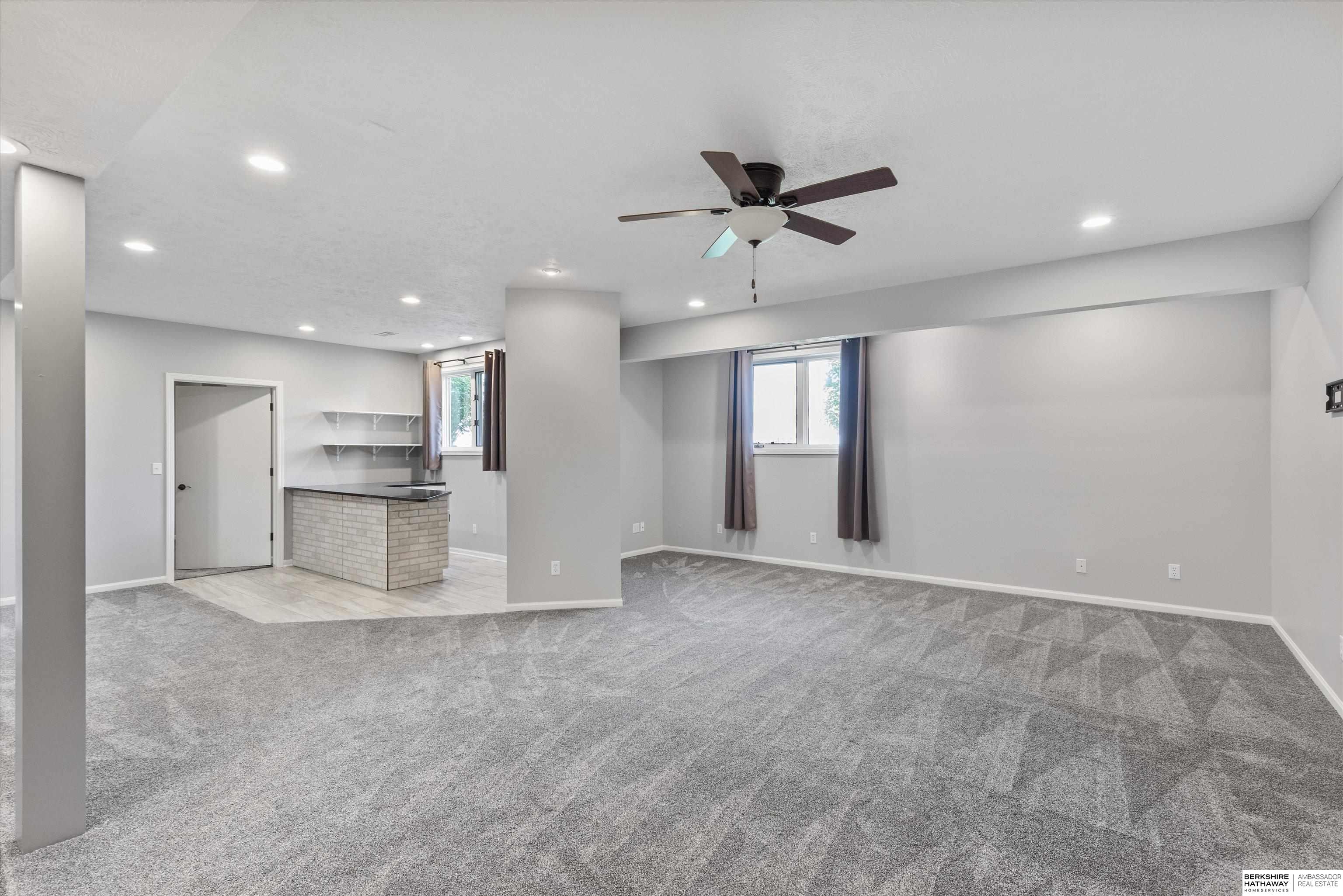 904 W Centennial Road
