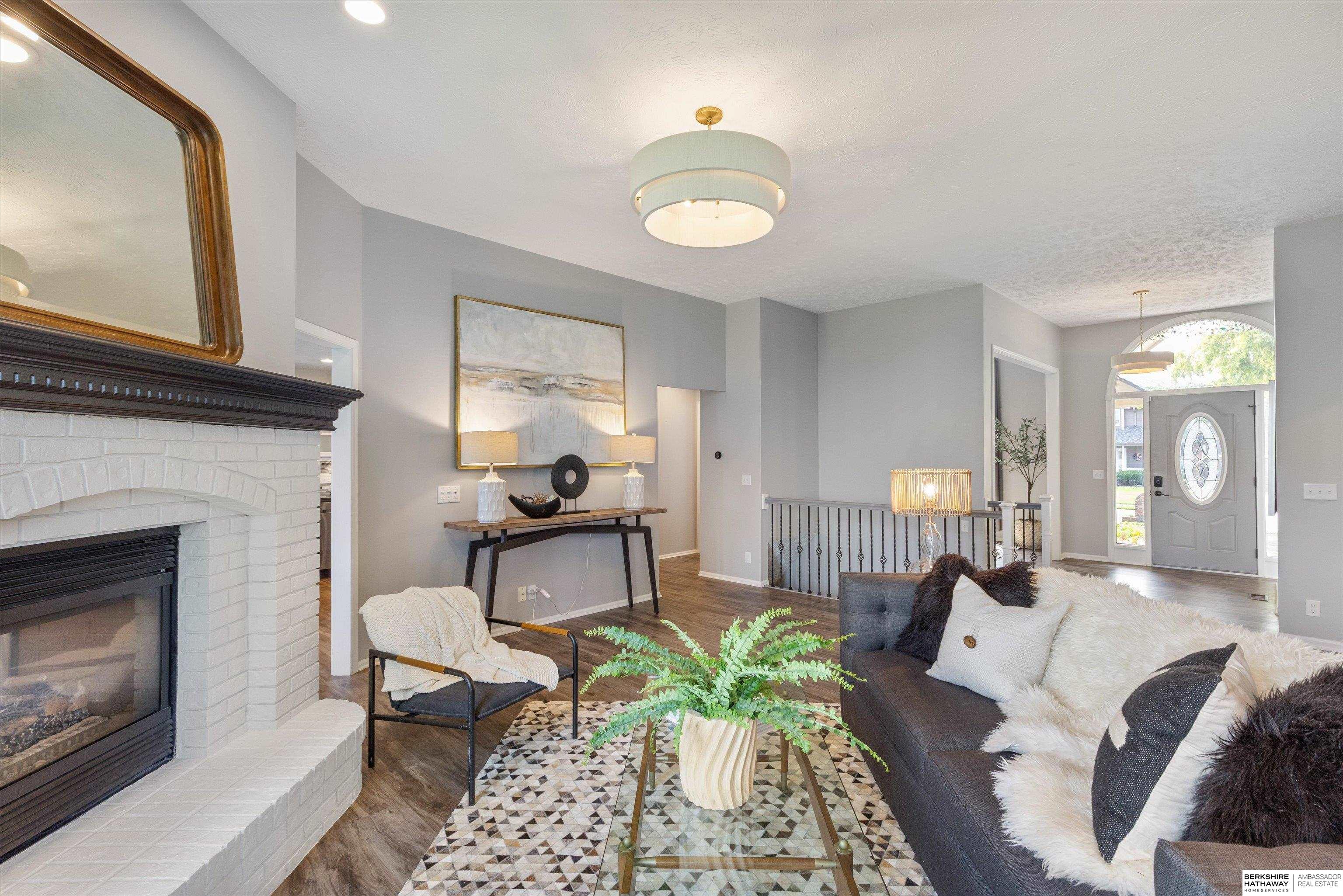 904 W Centennial Road