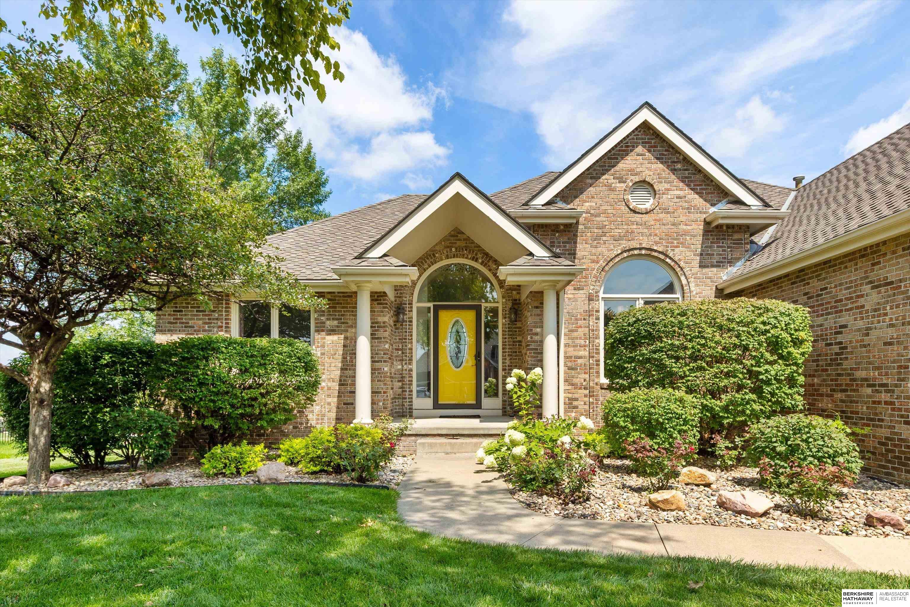 904 W Centennial Road