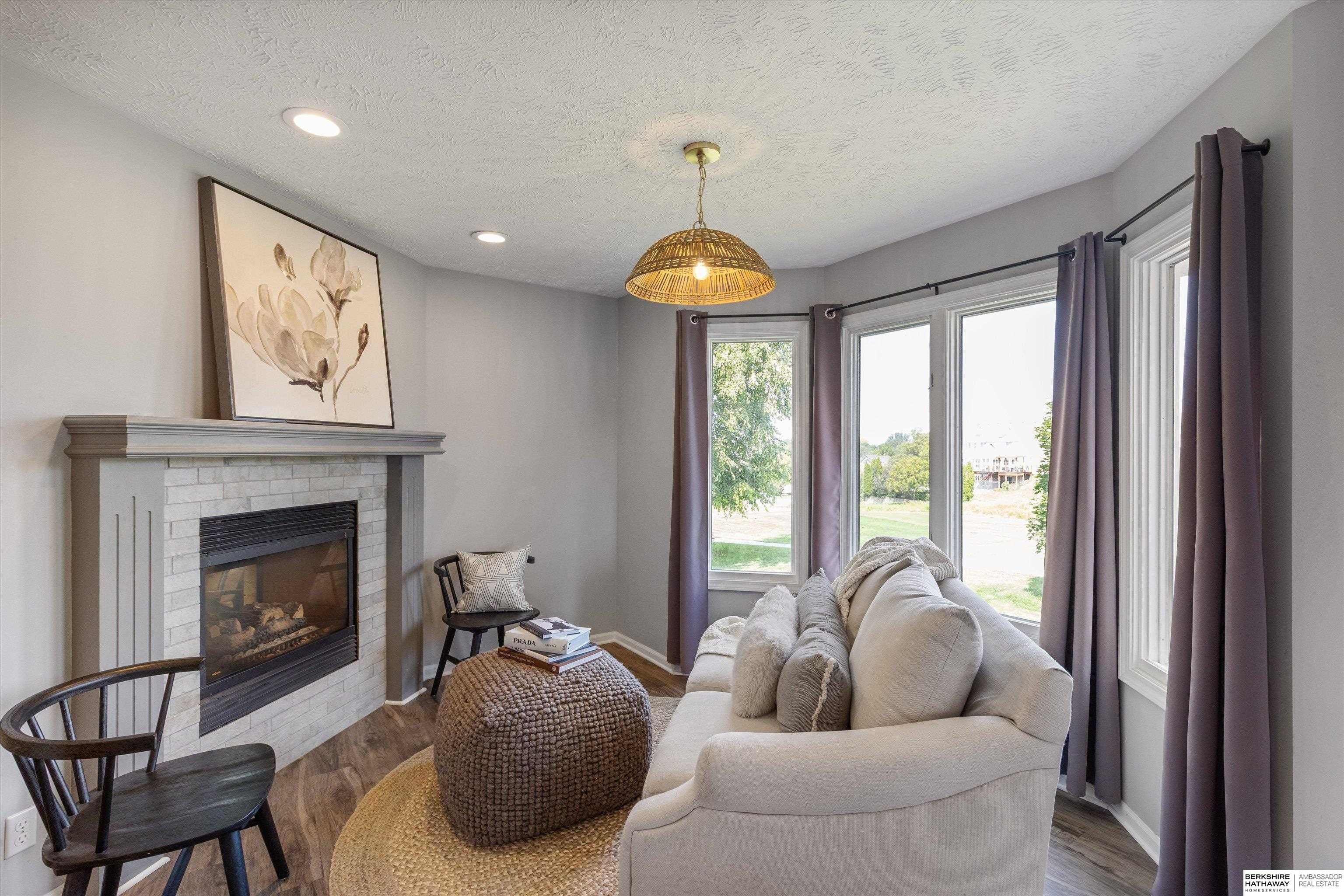 904 W Centennial Road