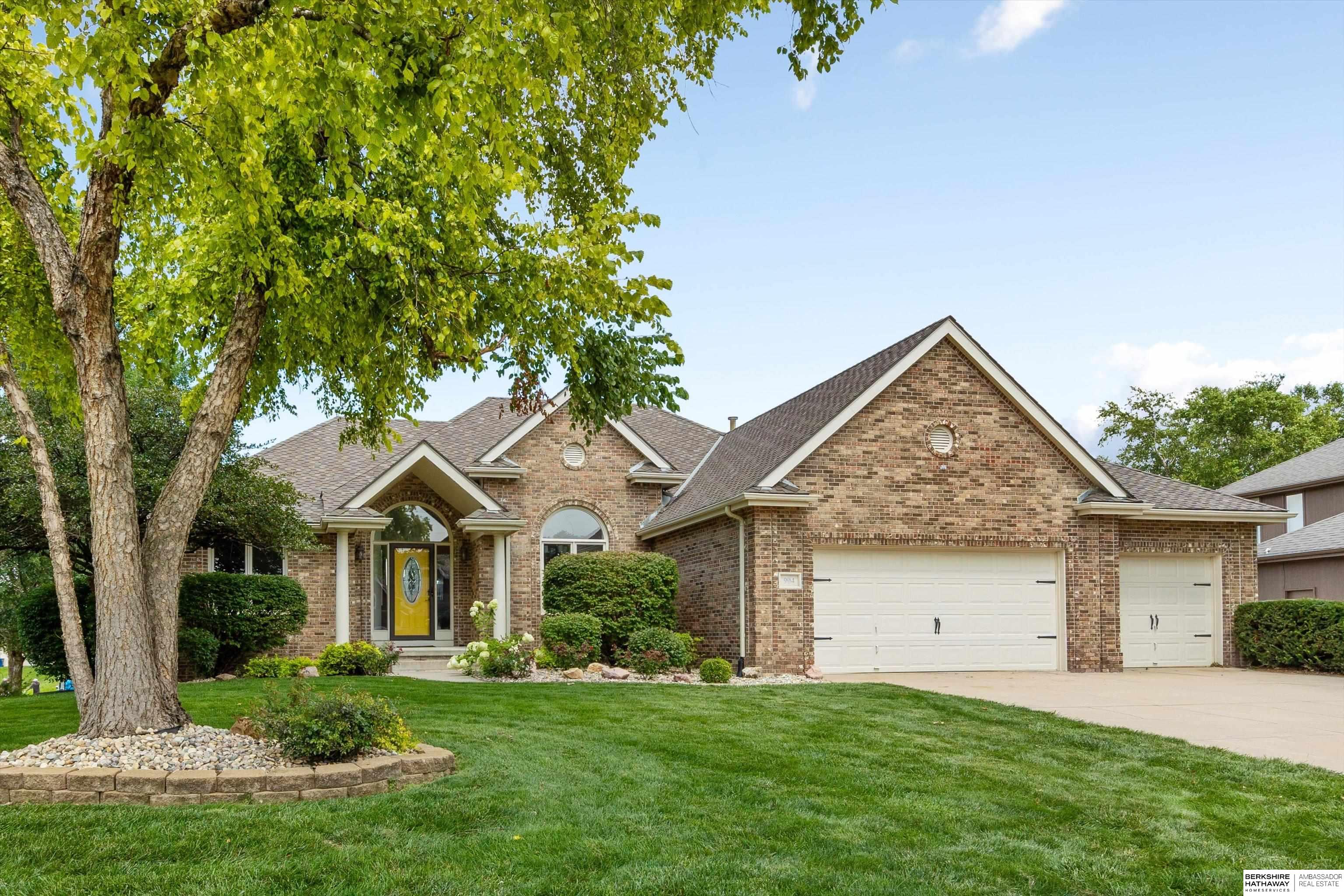904 W Centennial Road
