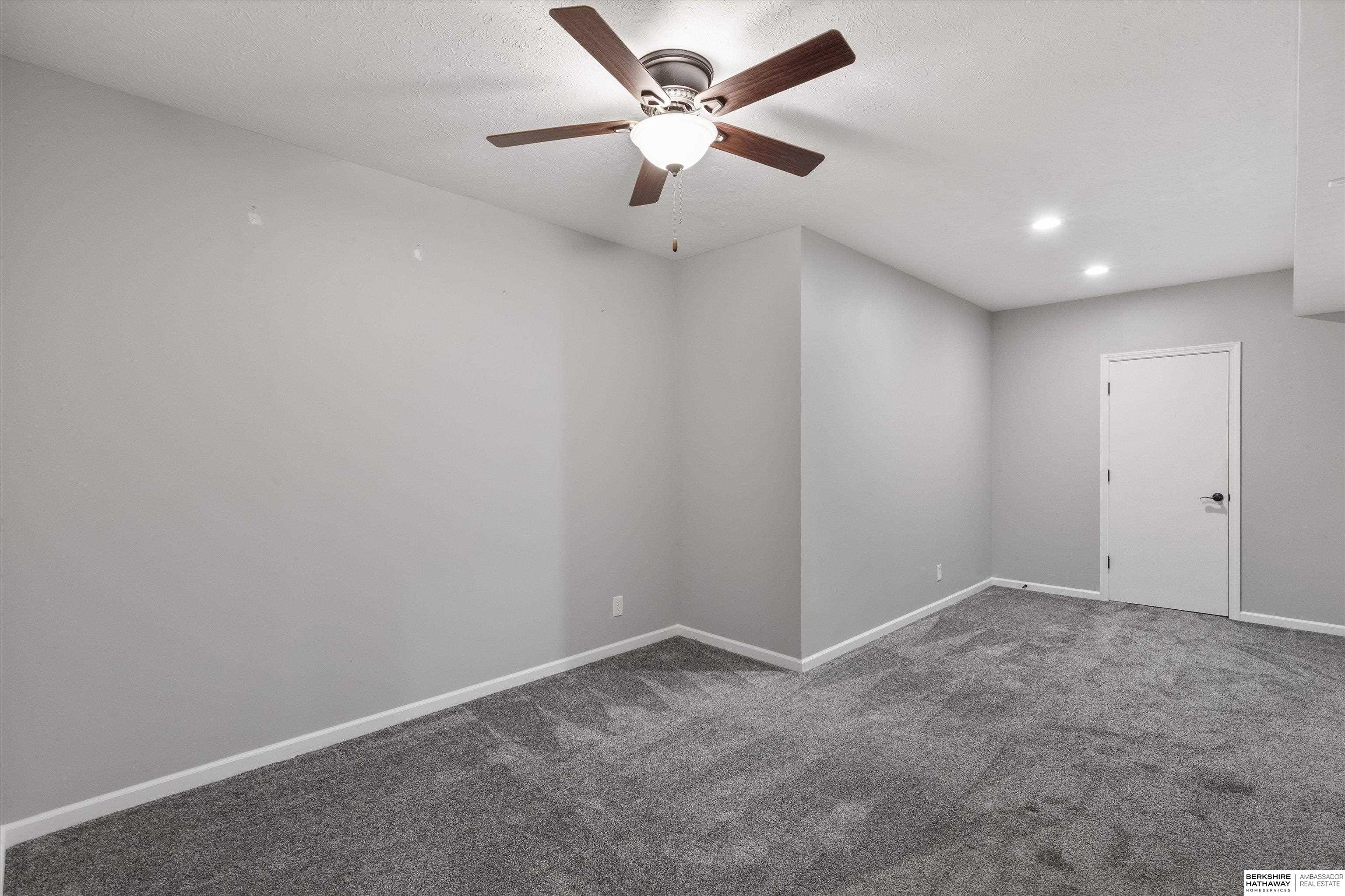 904 W Centennial Road