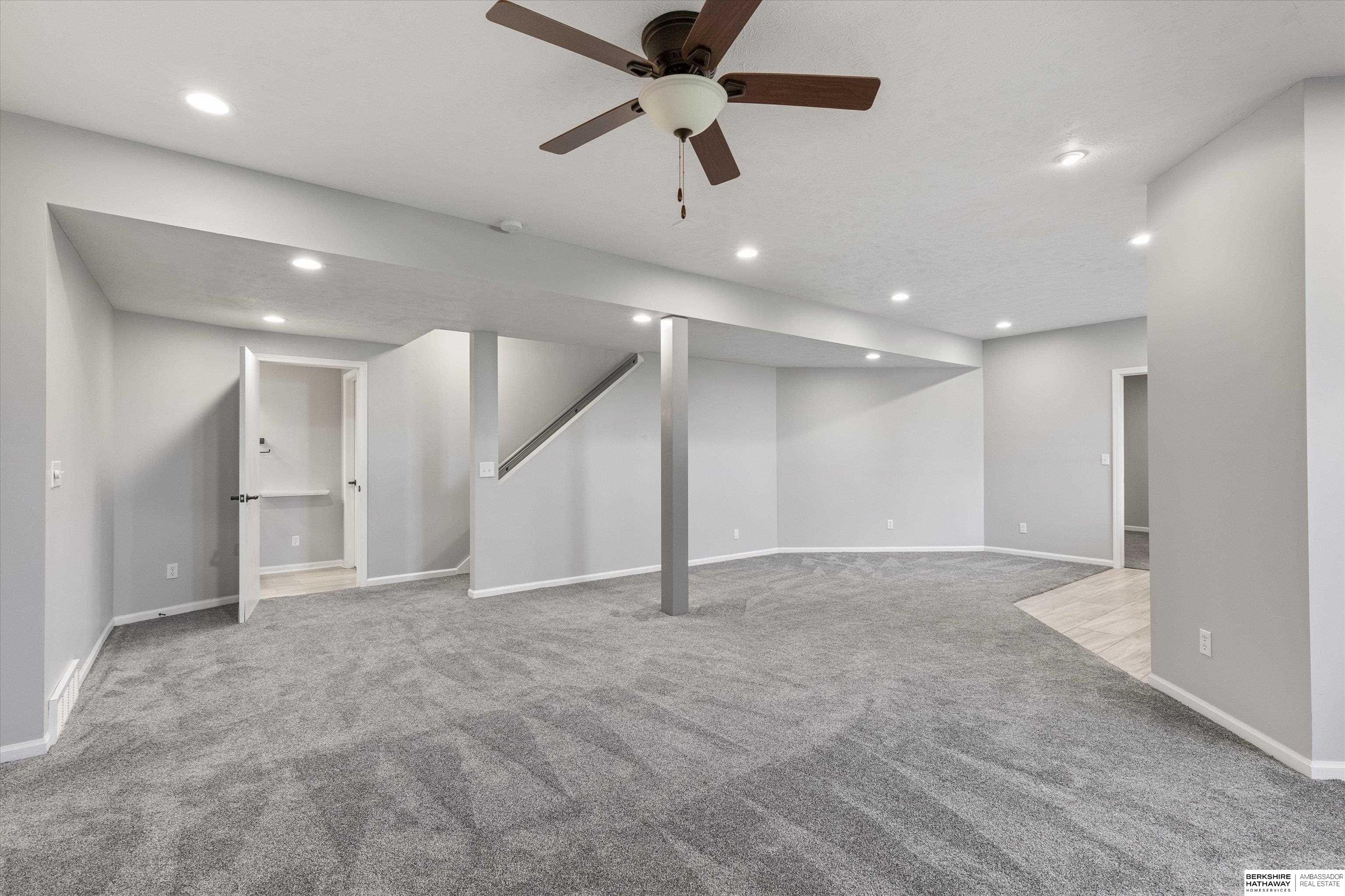 904 W Centennial Road