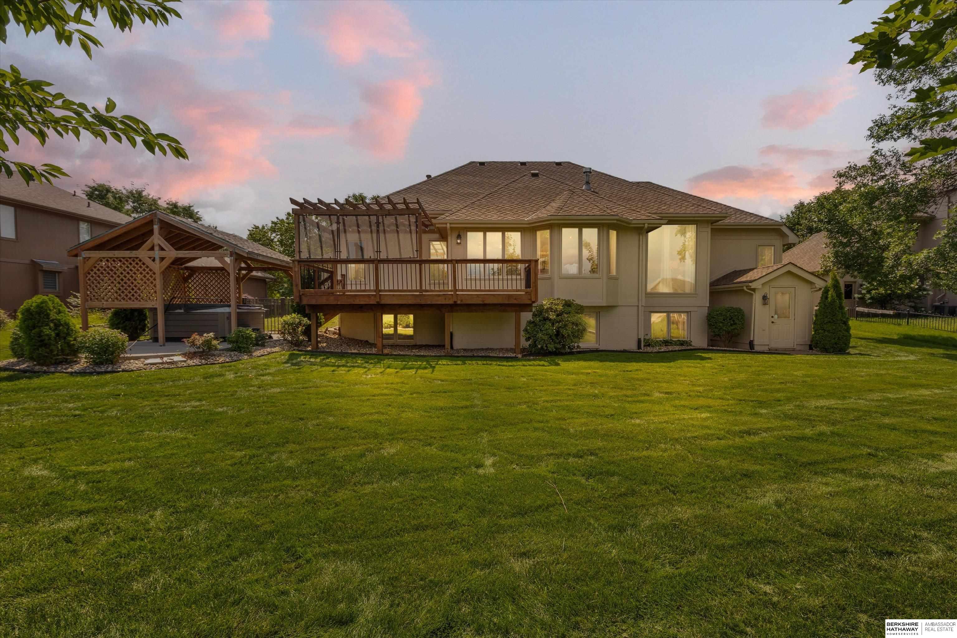 904 W Centennial Road