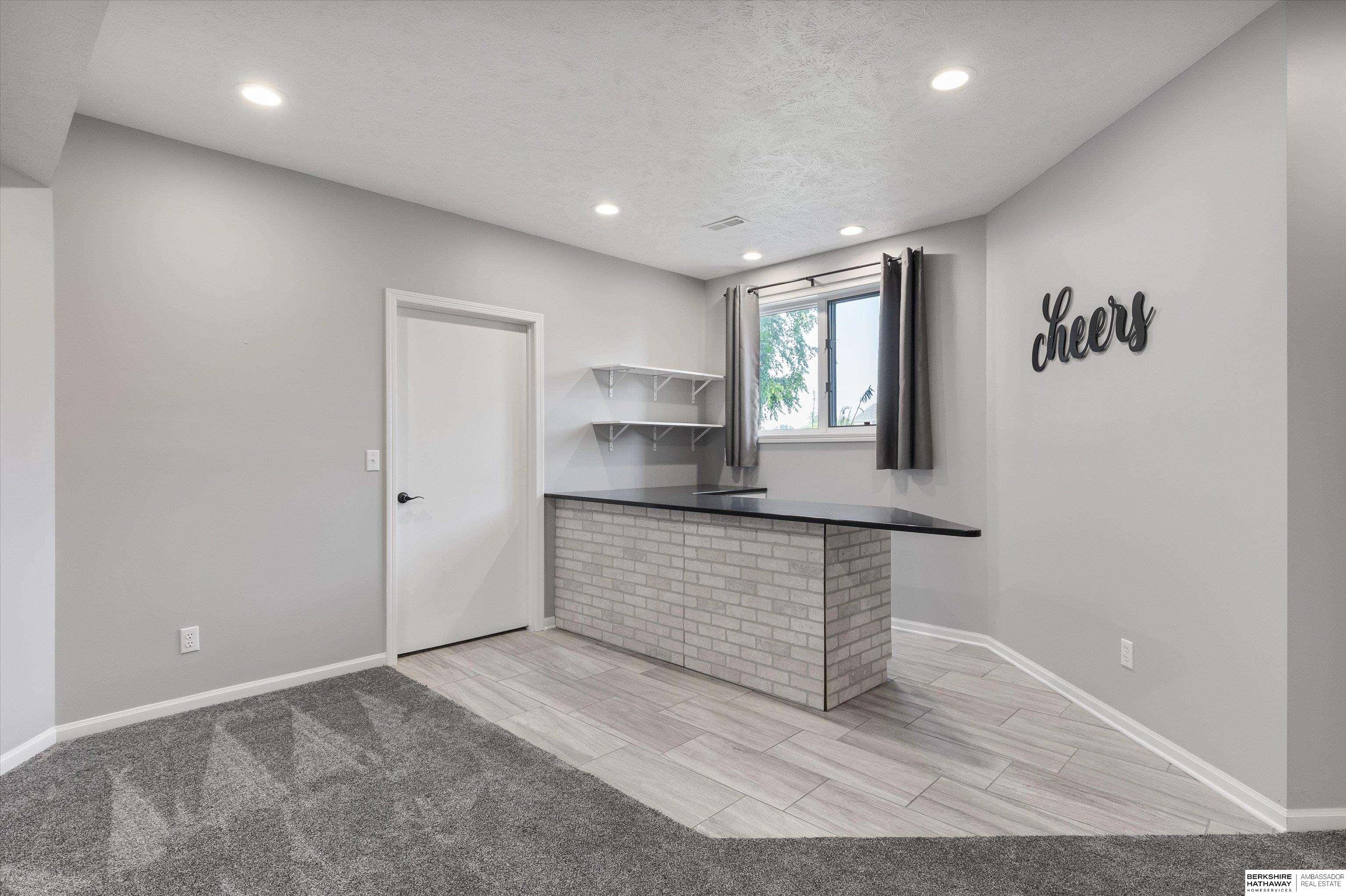 904 W Centennial Road