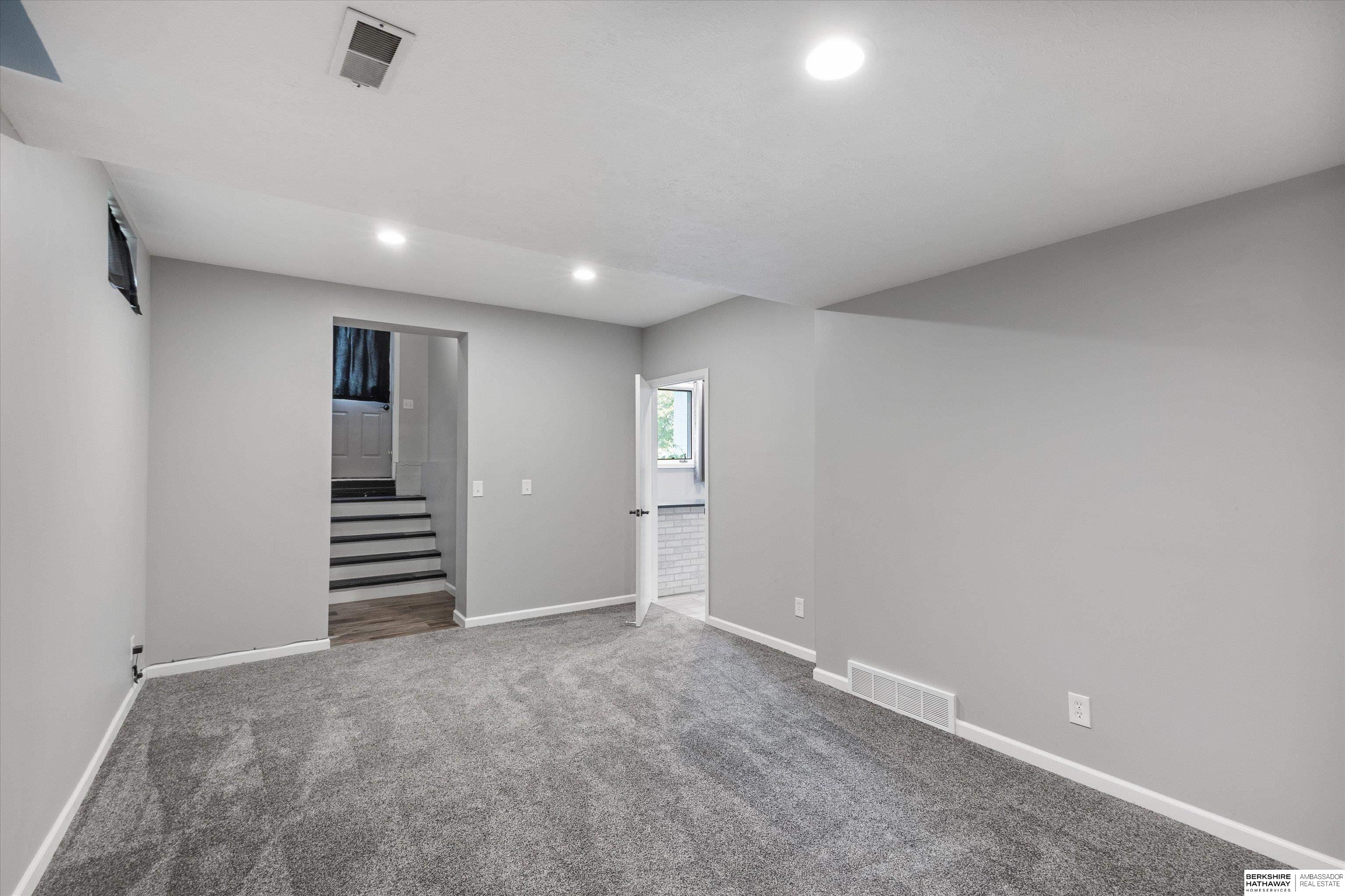 904 W Centennial Road