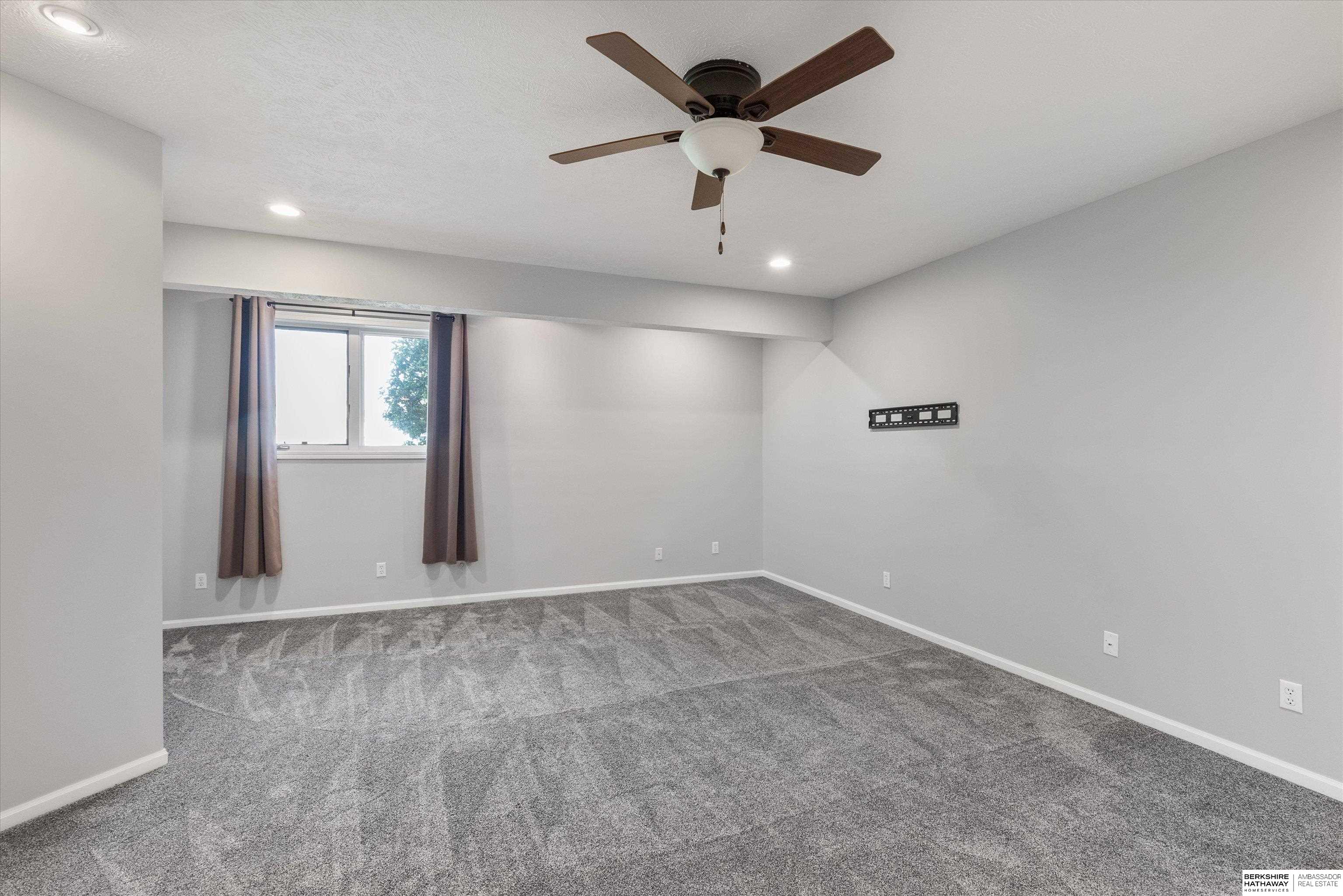 904 W Centennial Road