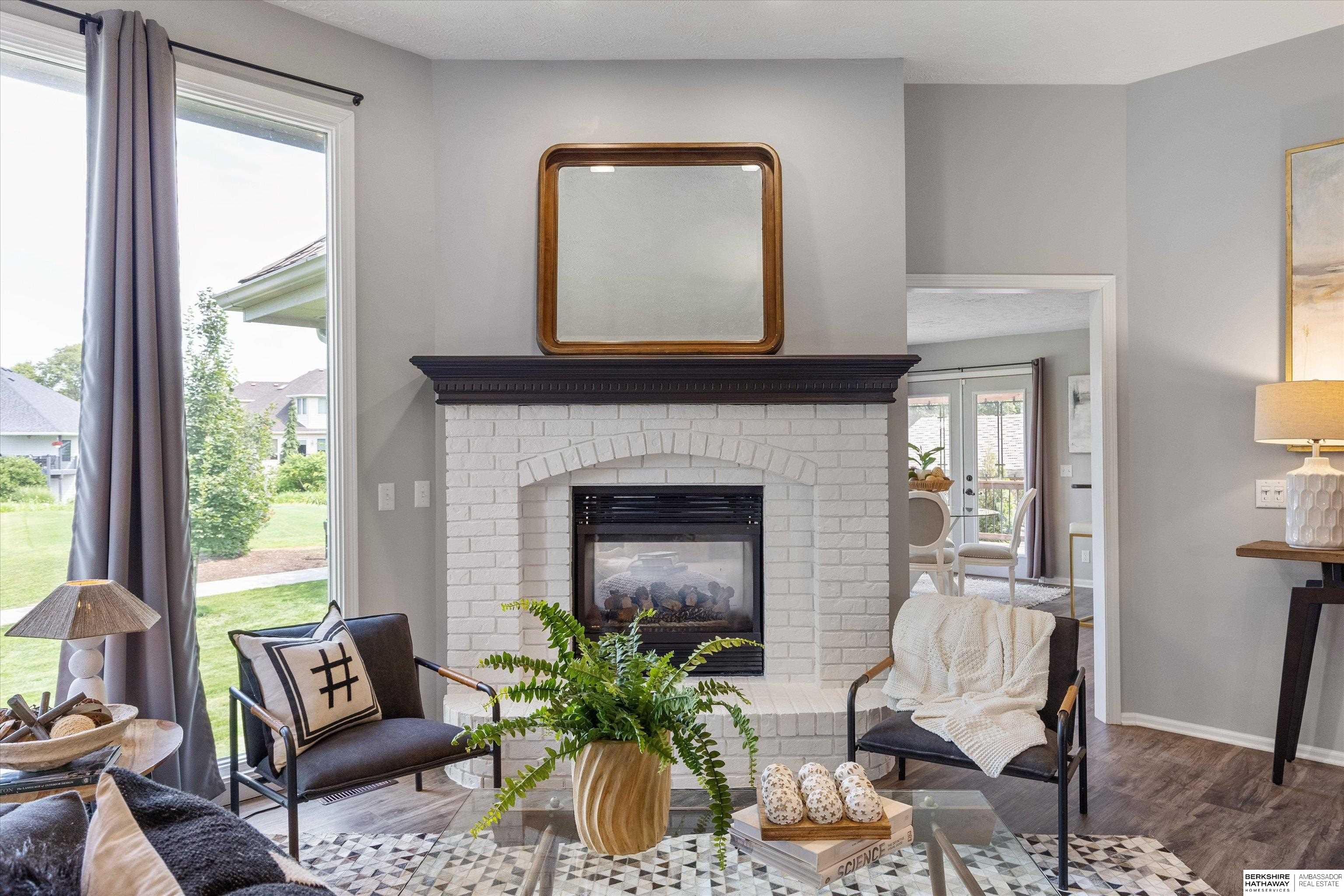 904 W Centennial Road