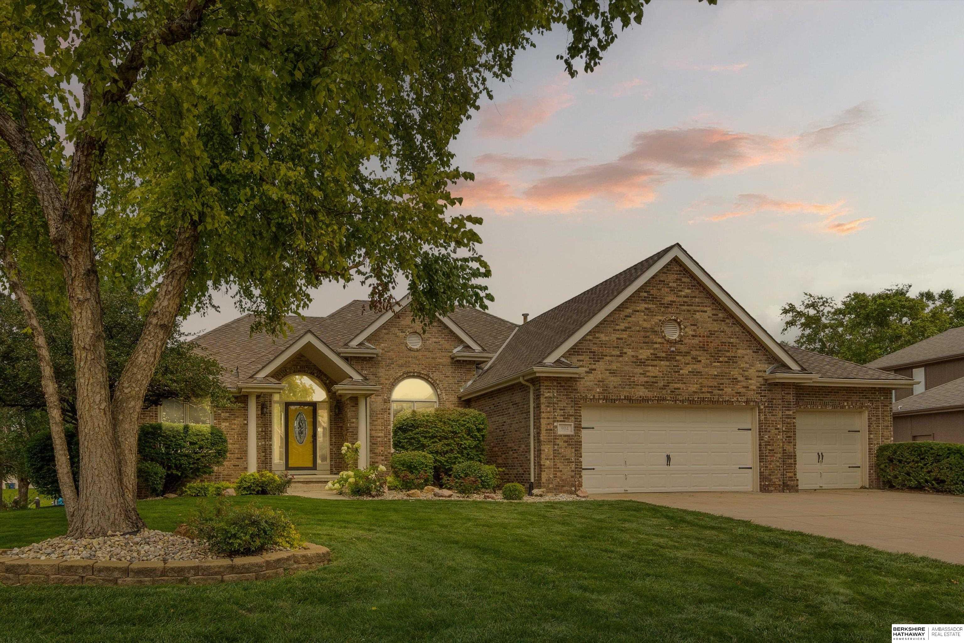 904 W Centennial Road