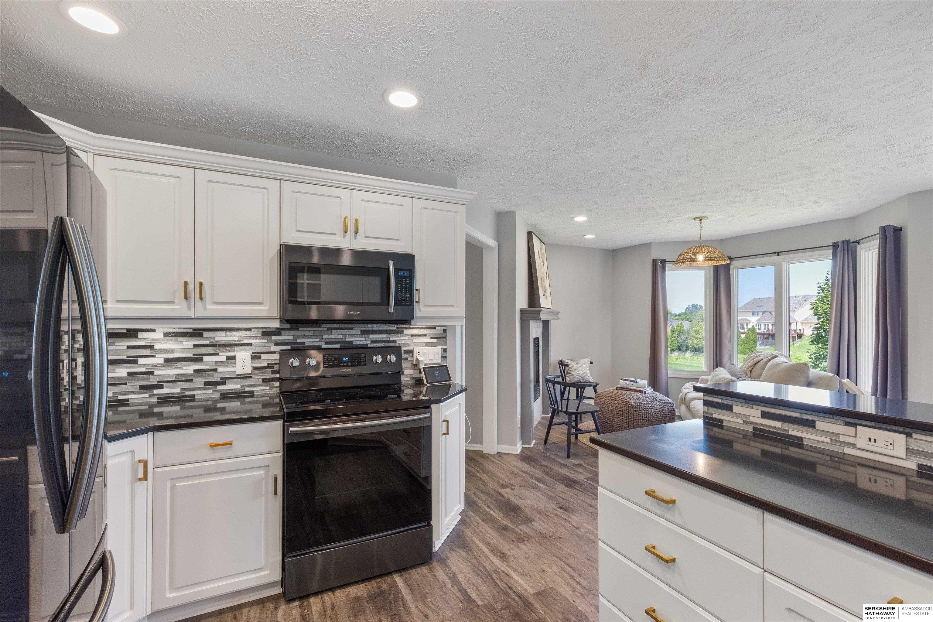 904 W Centennial Road