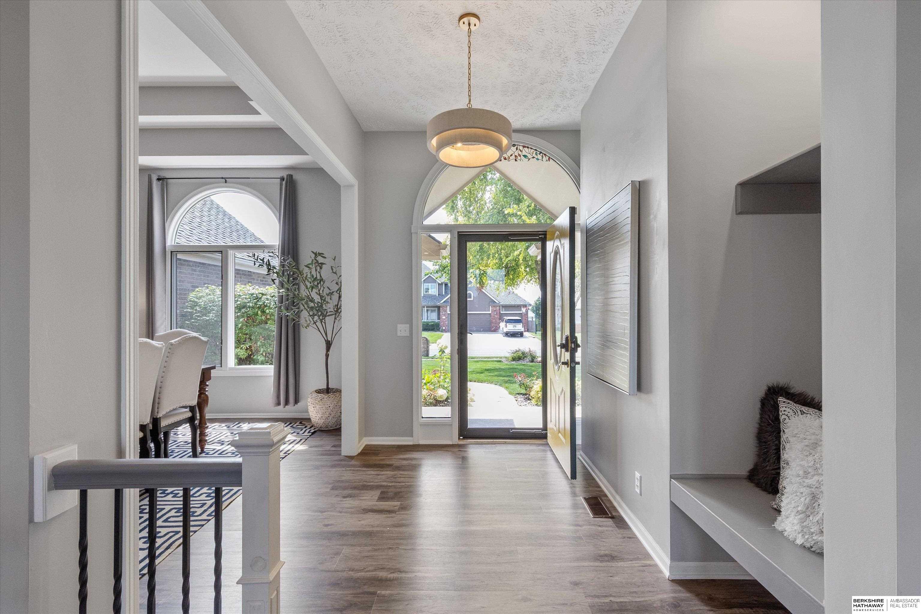 904 W Centennial Road