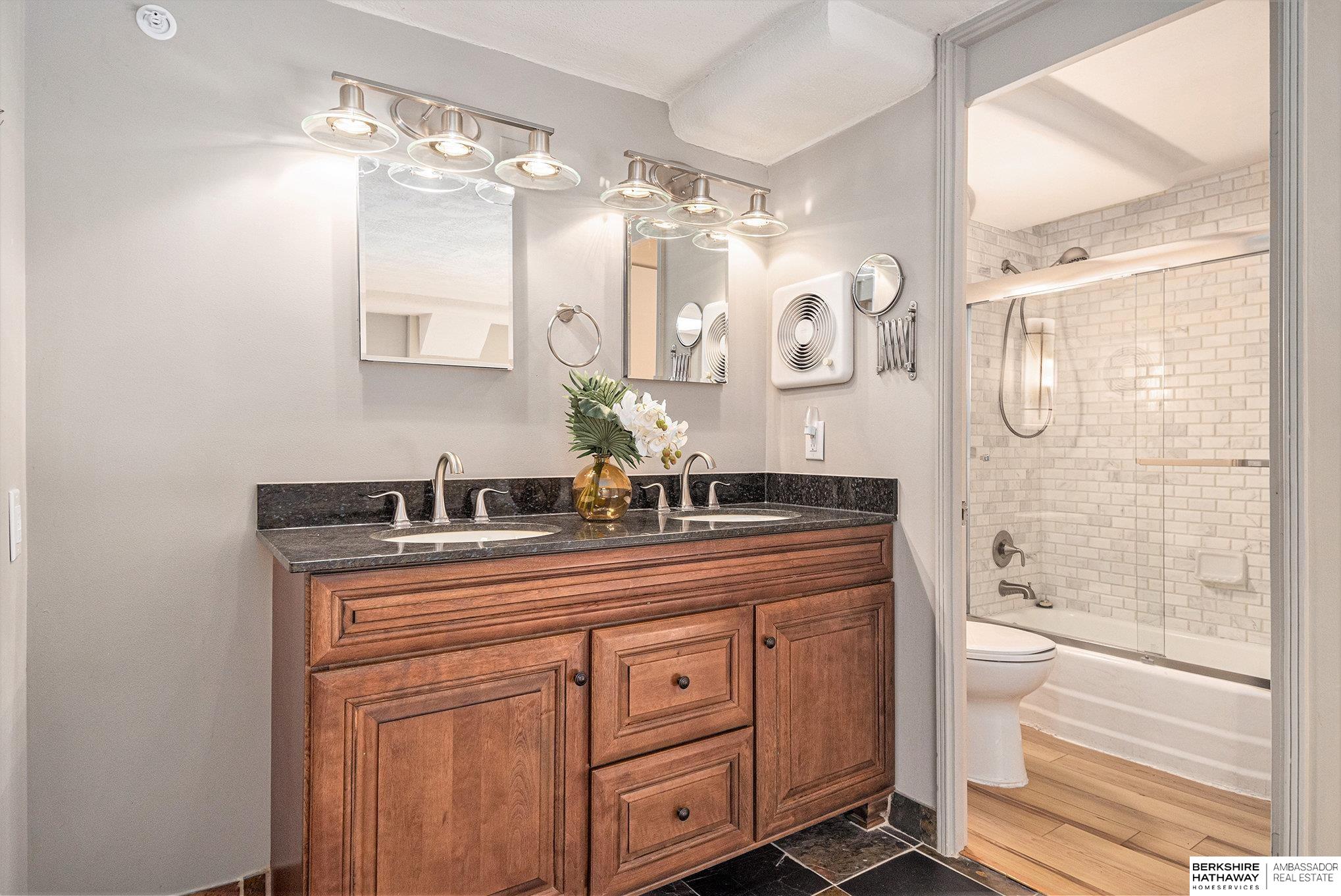 3000 Farnam Street # 6H