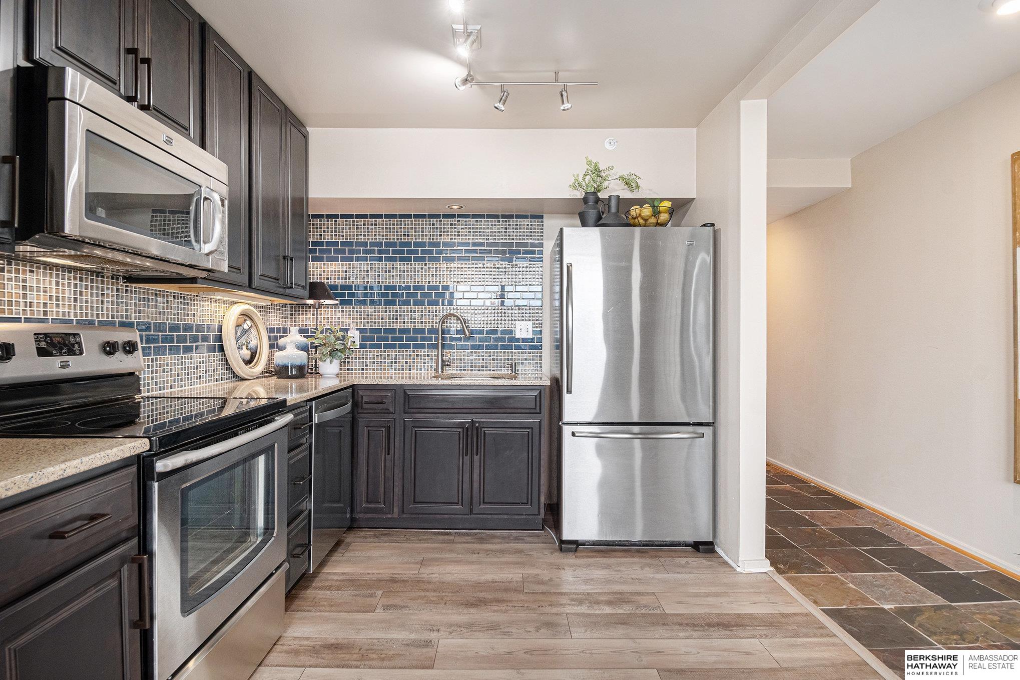 3000 Farnam Street # 6H