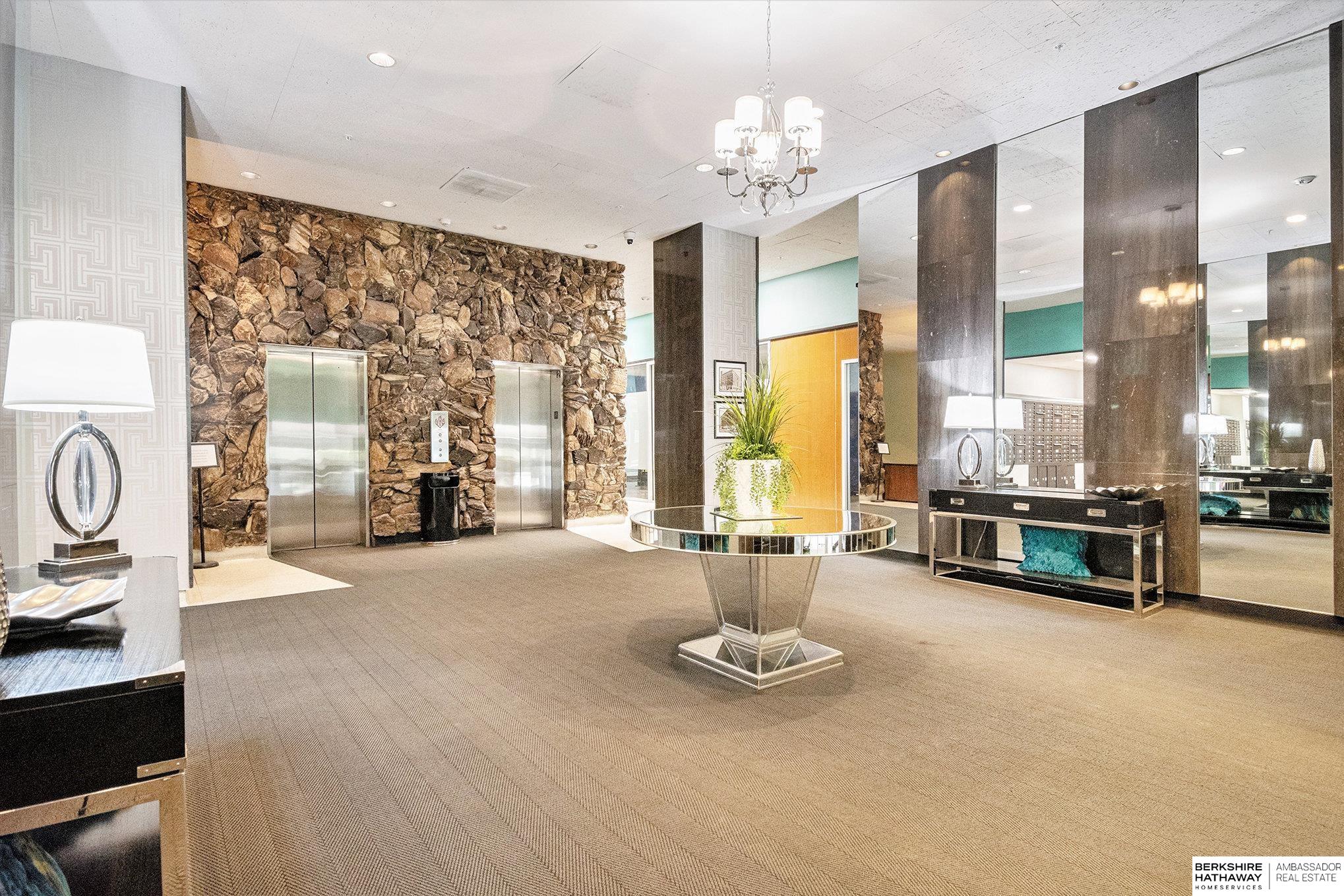 3000 Farnam Street # 6H