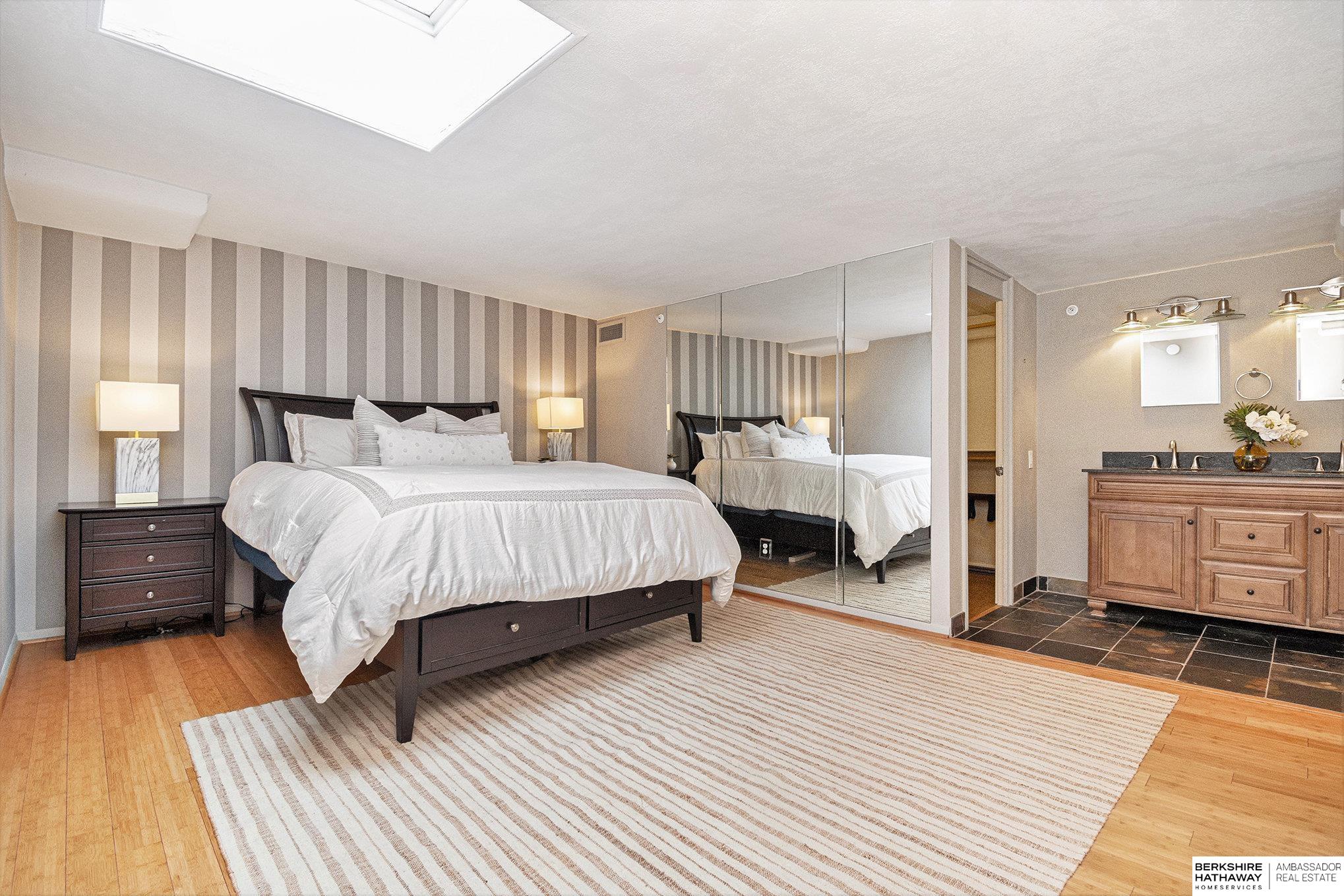 3000 Farnam Street # 6H