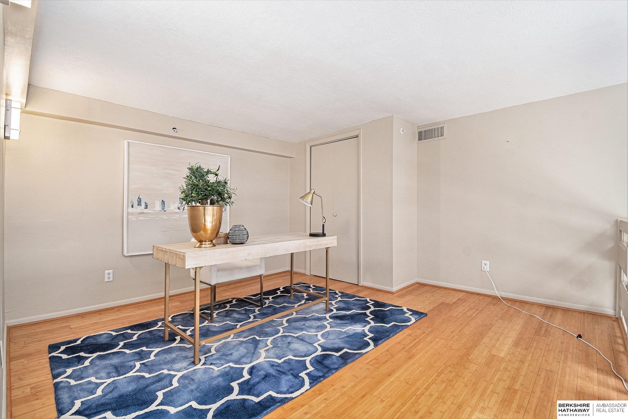 3000 Farnam Street # 6H