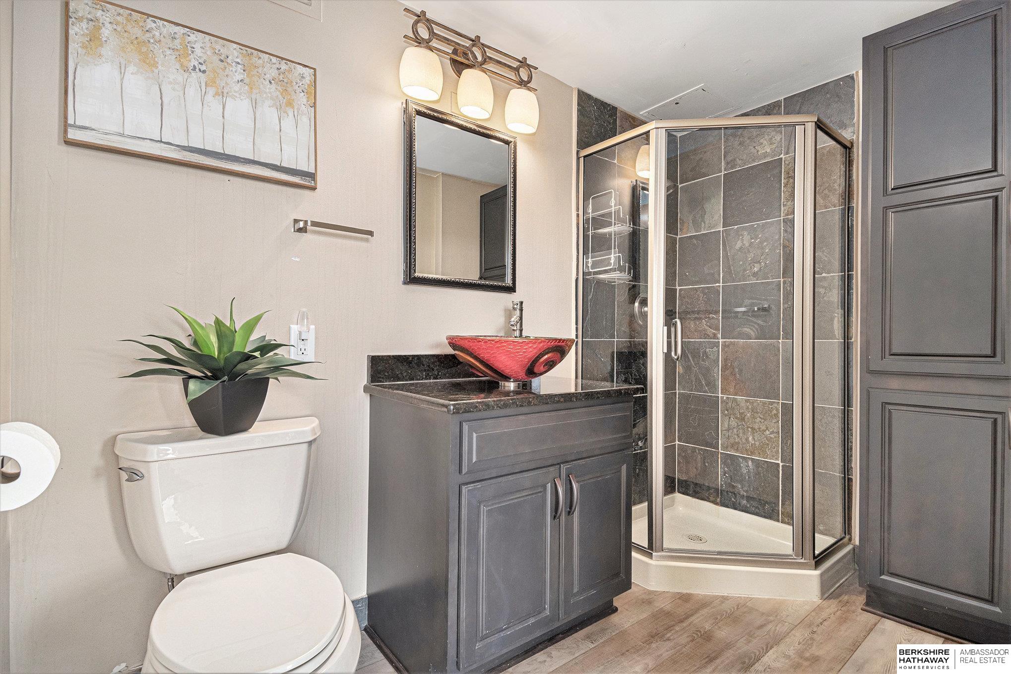 3000 Farnam Street # 6H