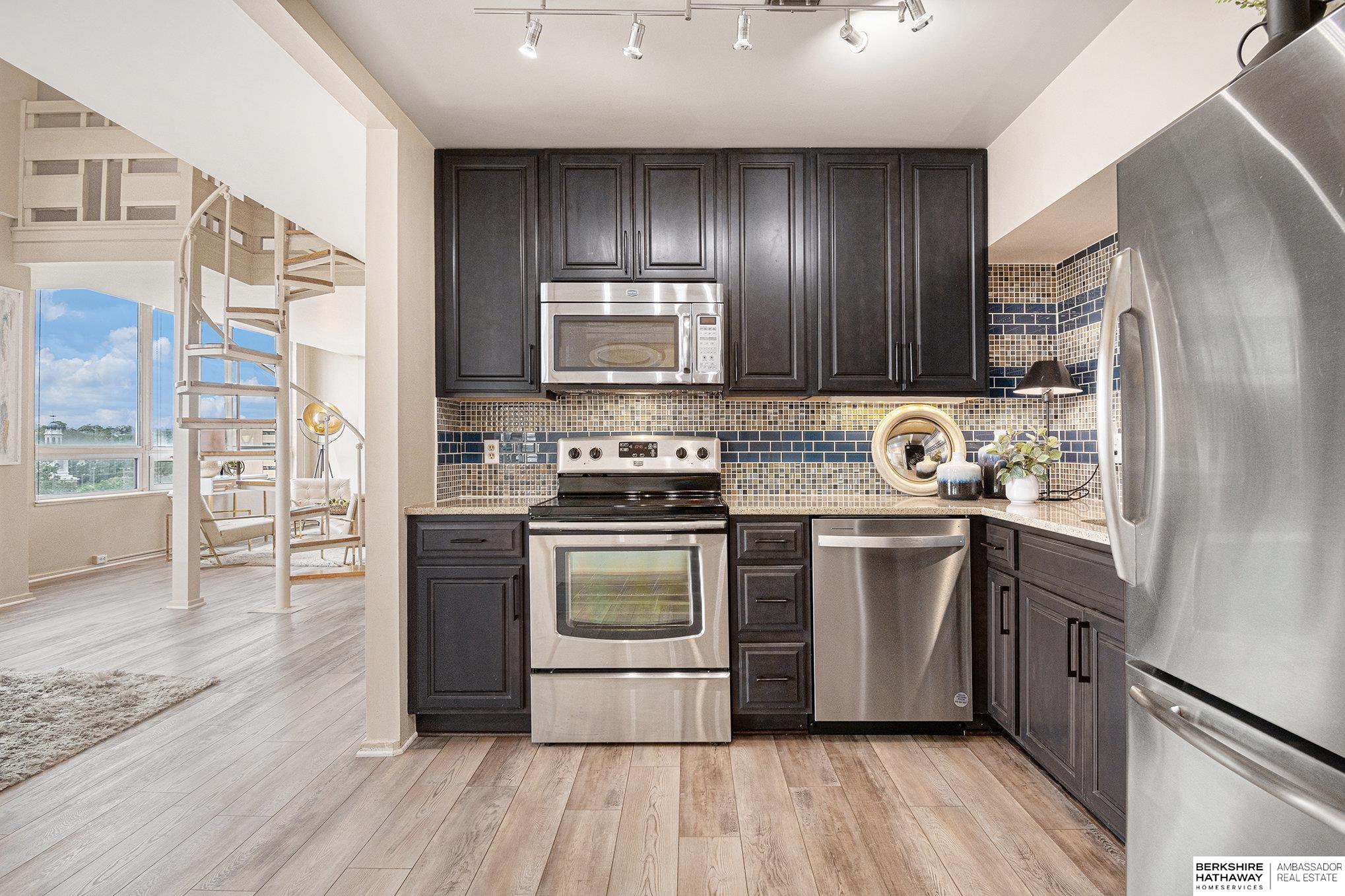 3000 Farnam Street # 6H