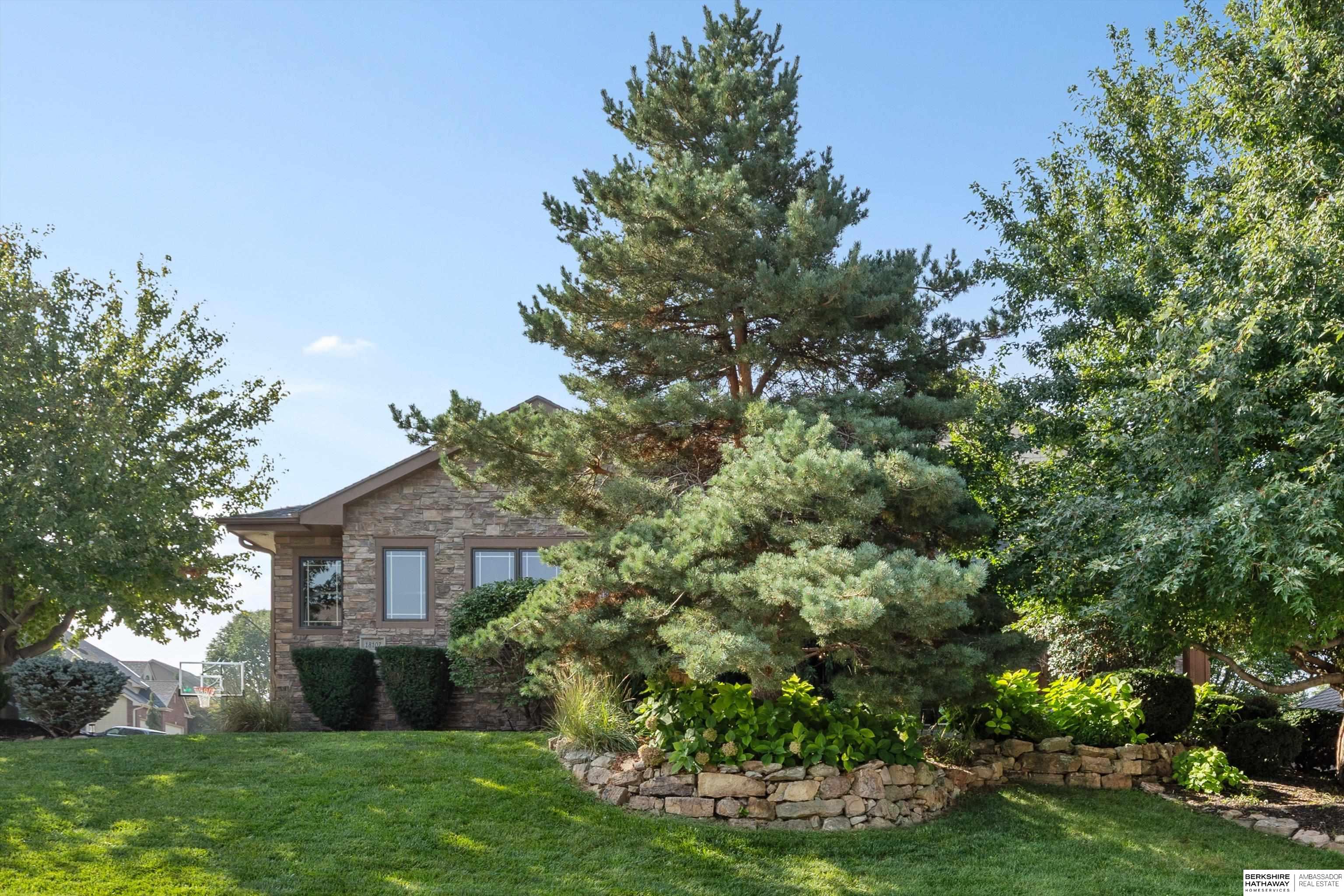 18107 Leavenworth Street