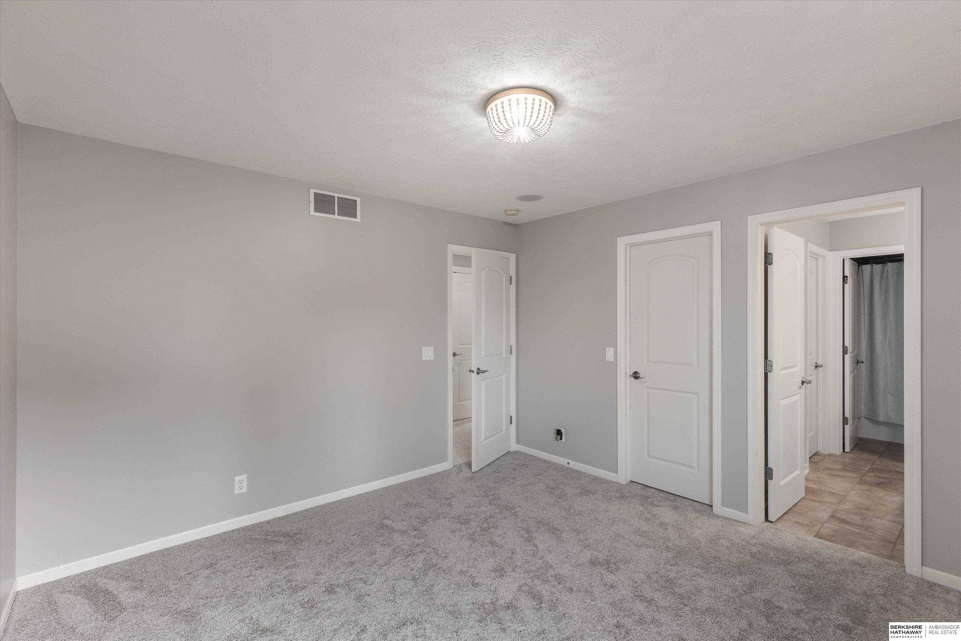 18107 Leavenworth Street