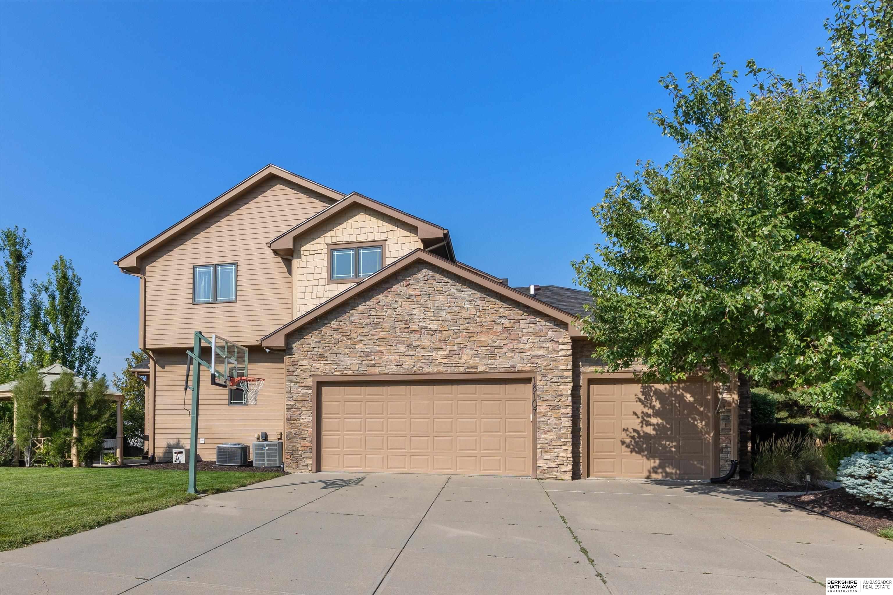 18107 Leavenworth Street