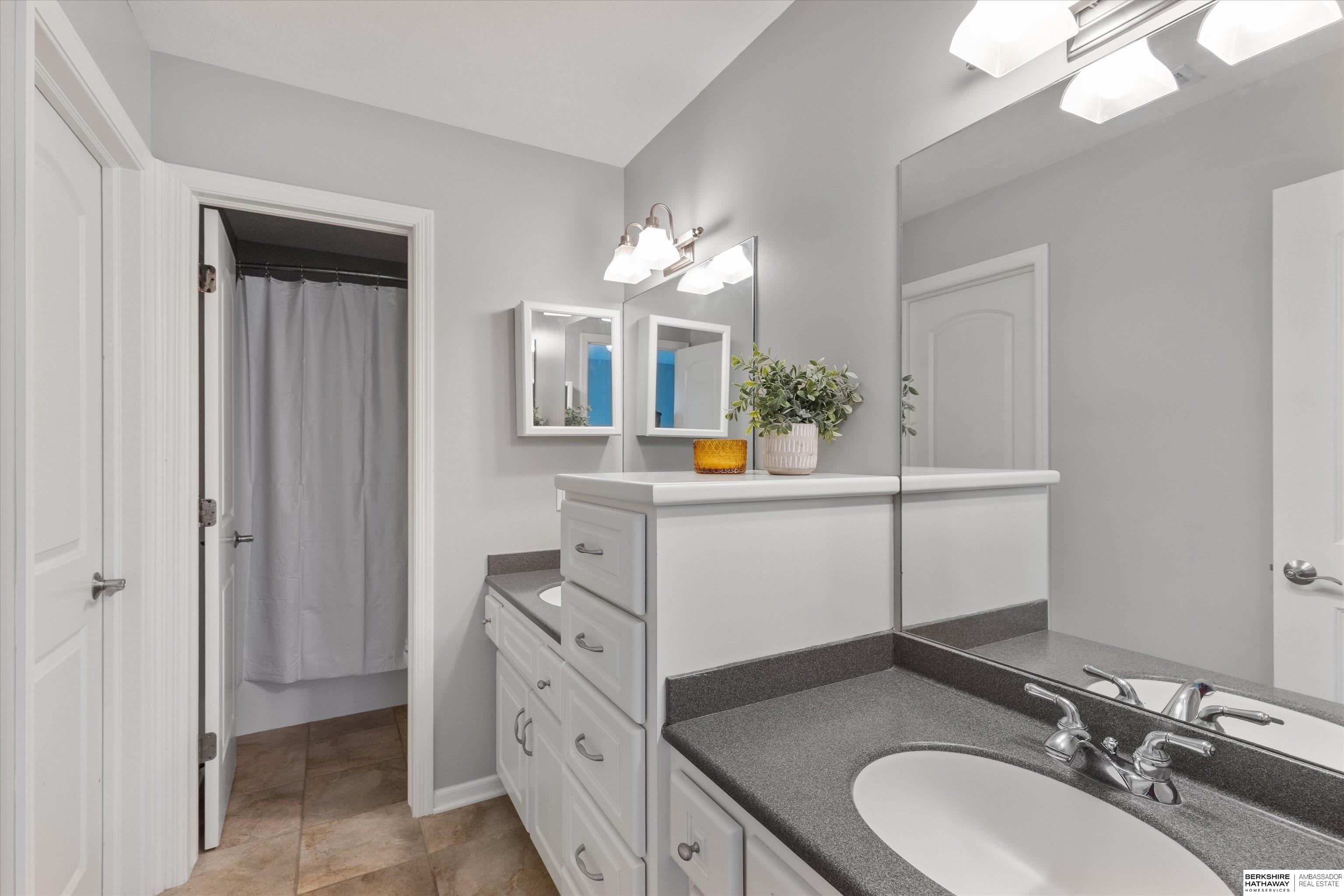 18107 Leavenworth Street