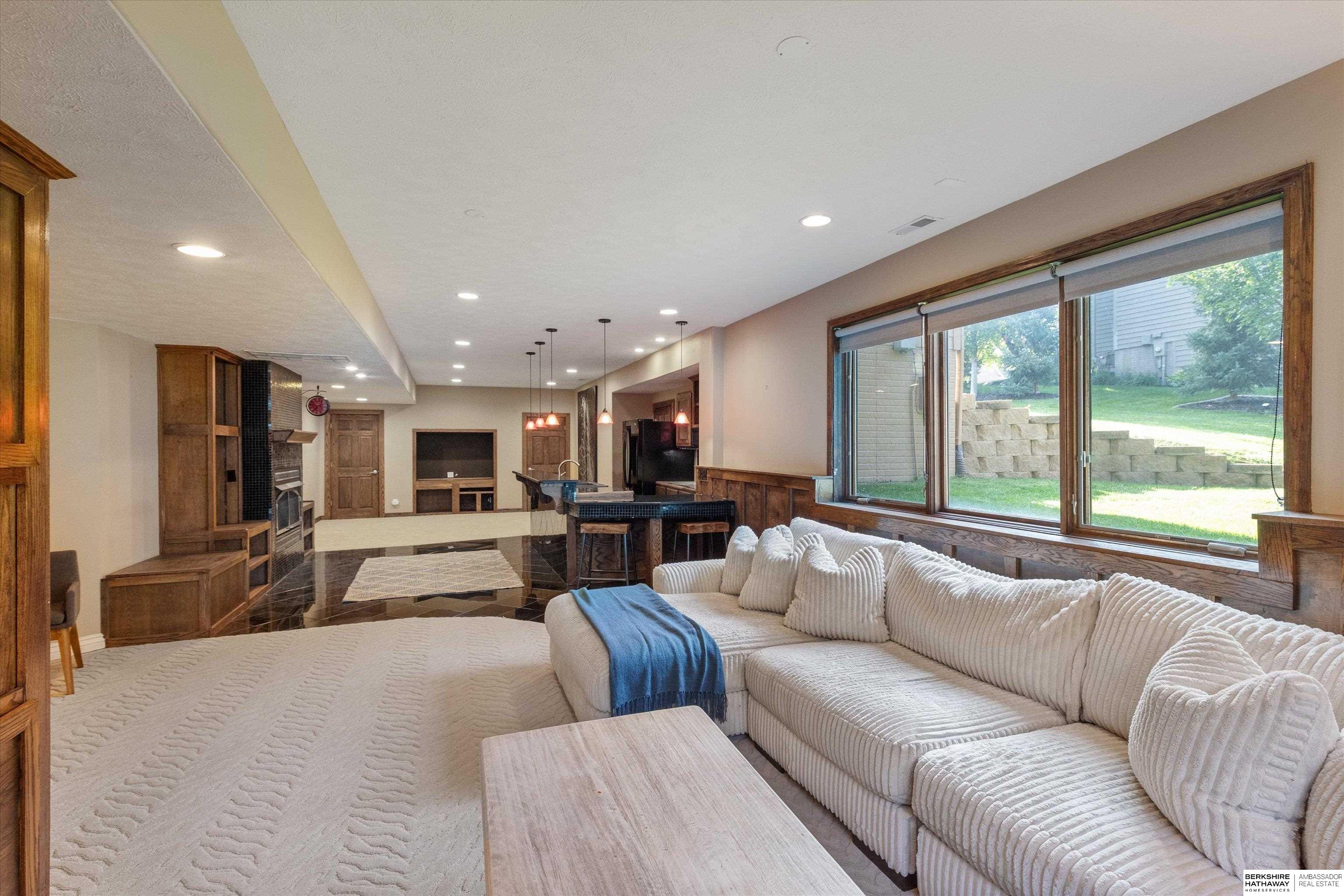 18107 Leavenworth Street