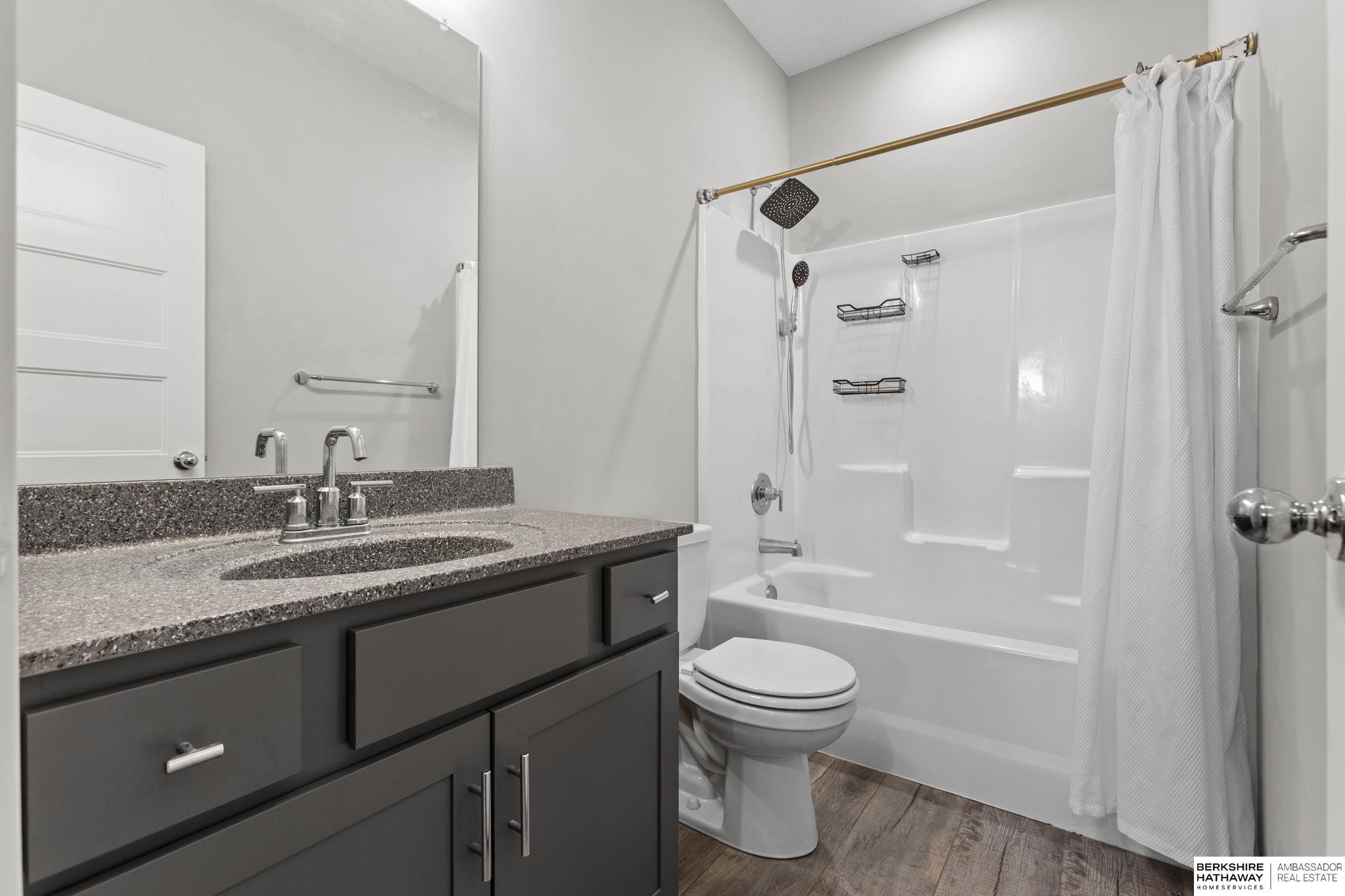 9605 S 184 Terrace