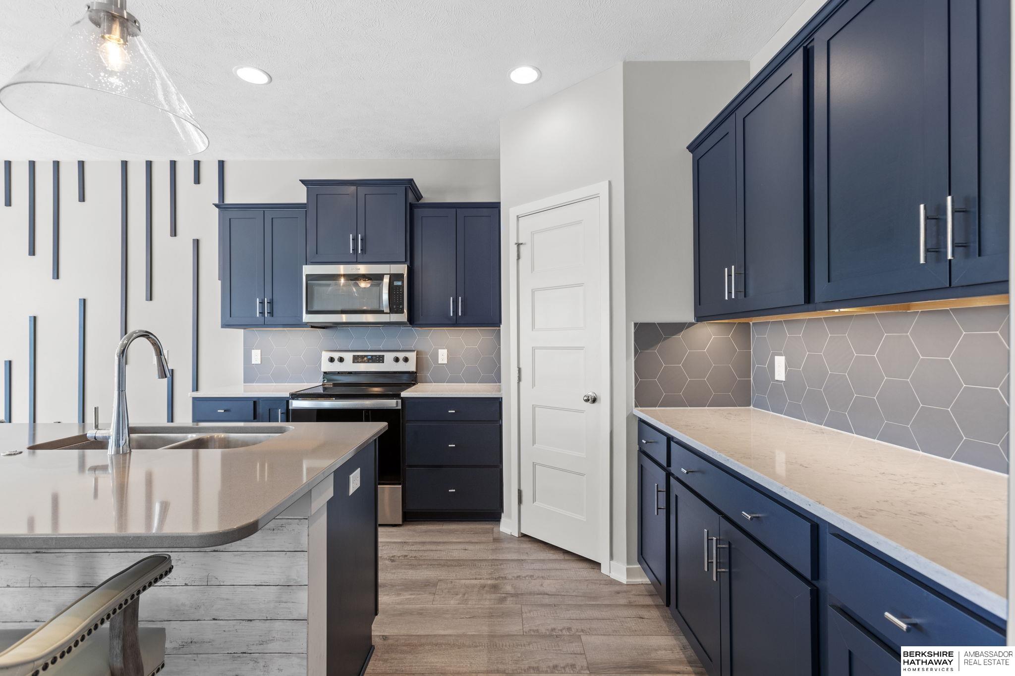 9605 S 184 Terrace