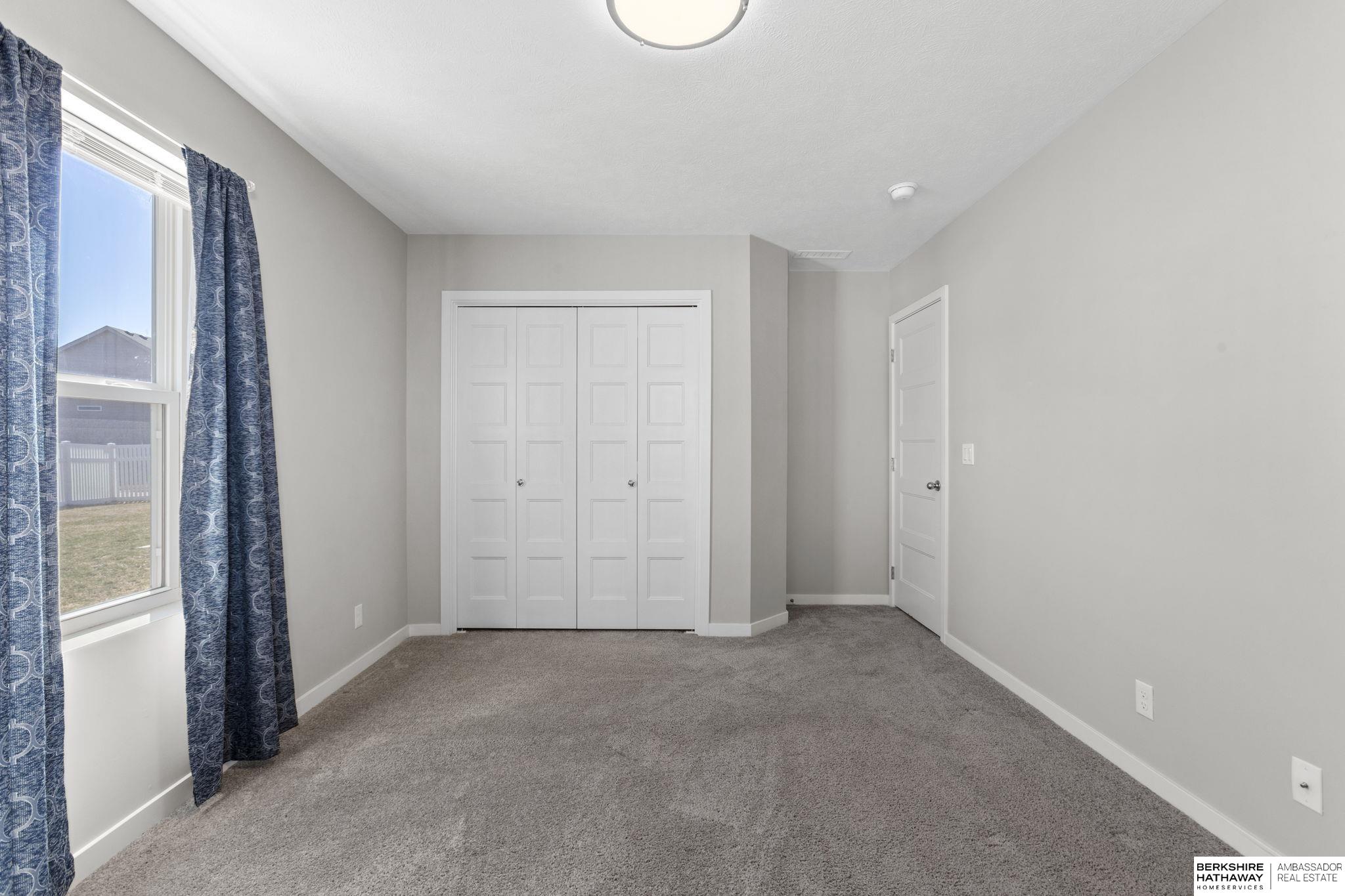 9605 S 184 Terrace