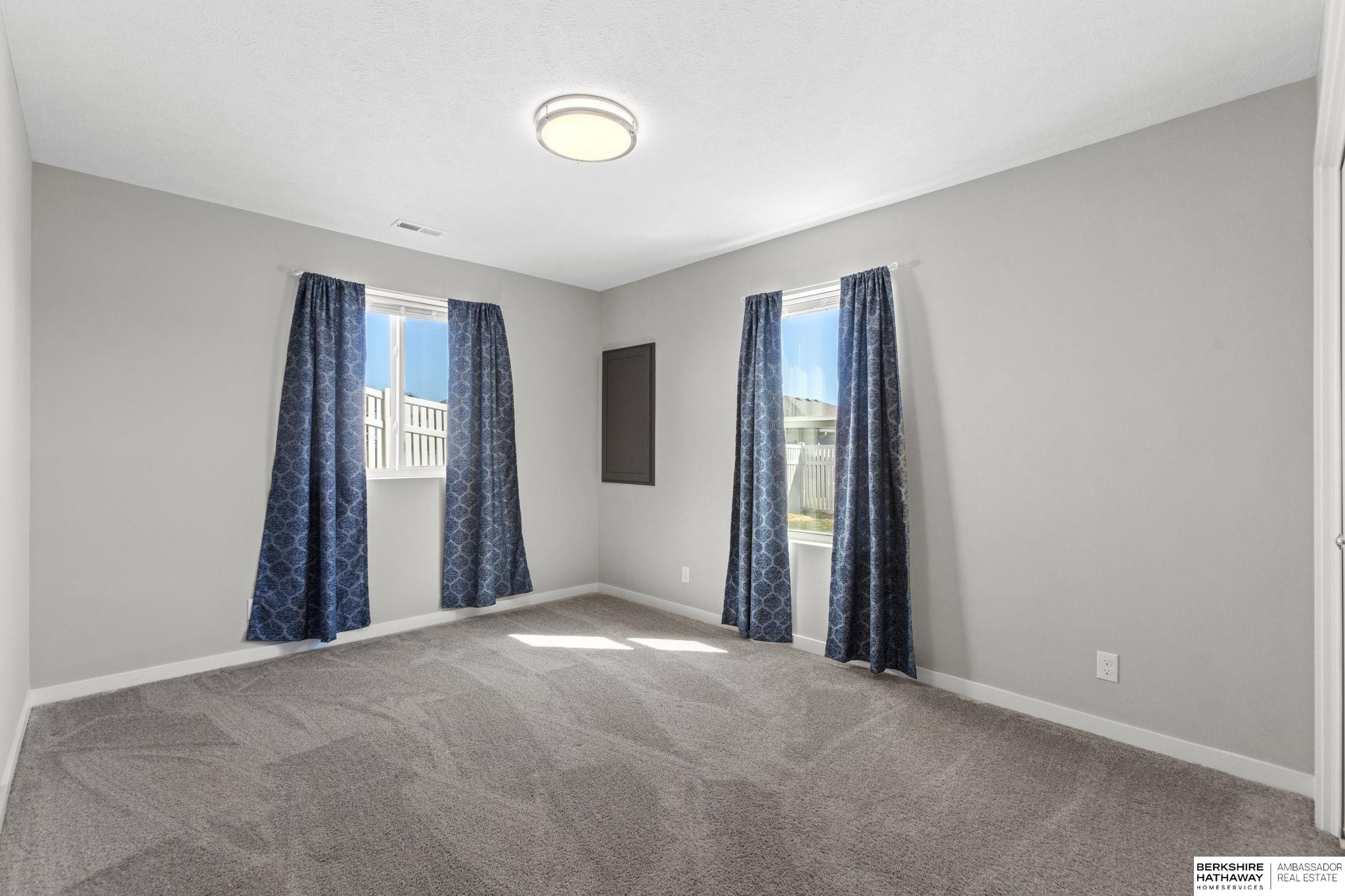 9605 S 184 Terrace