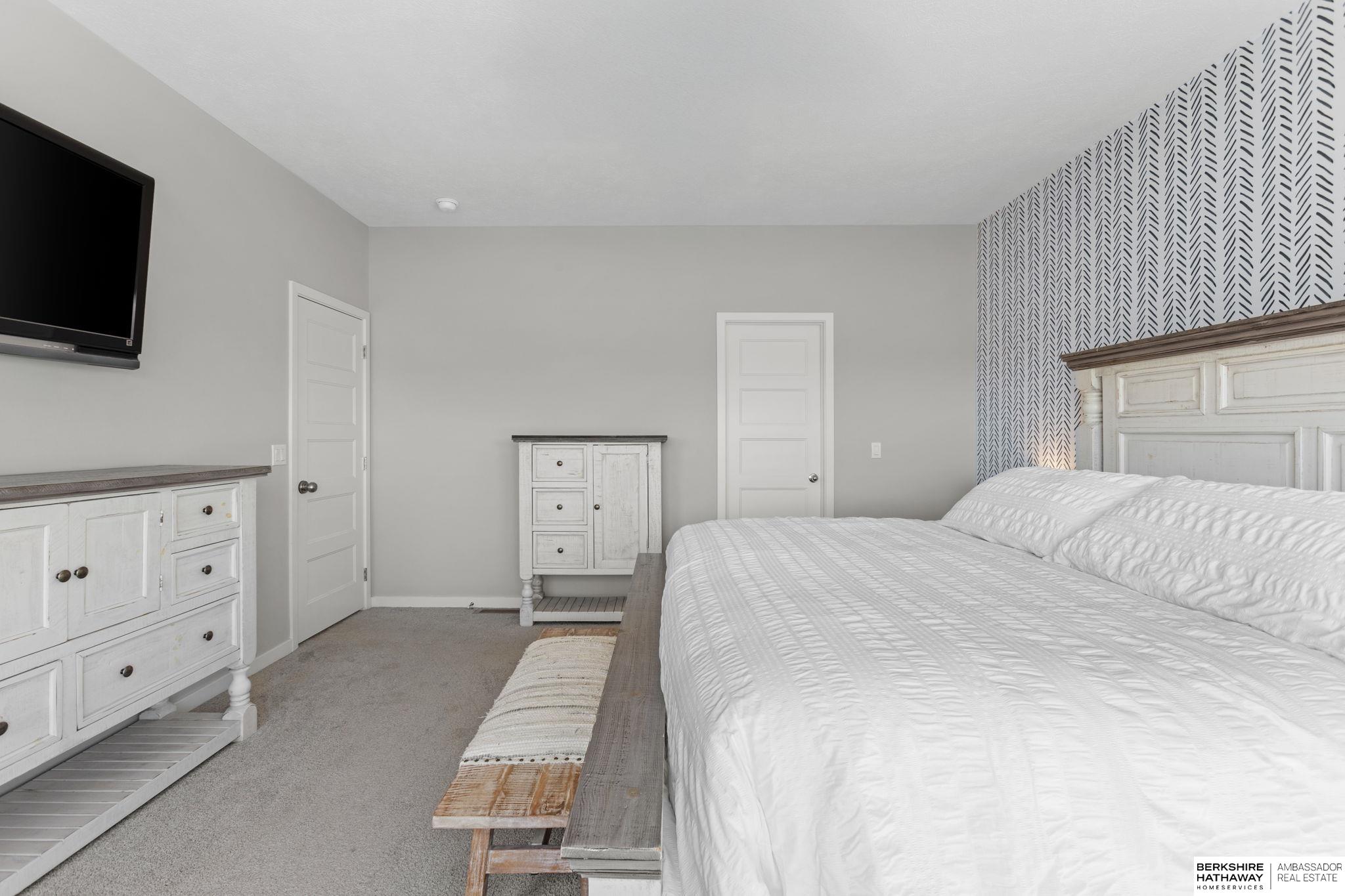 9605 S 184 Terrace
