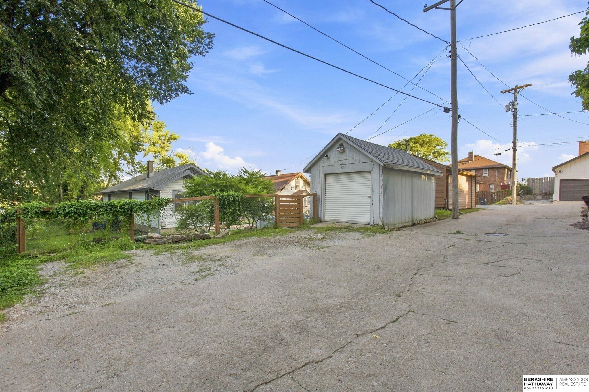 823 N 43 Street