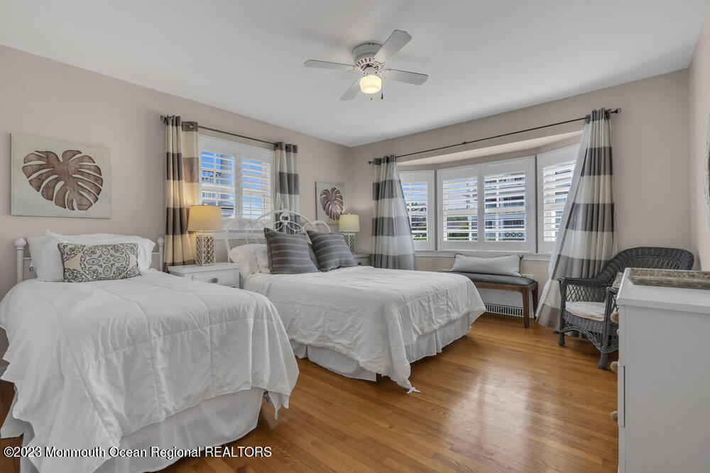 10 York Avenue, SUMMER 24