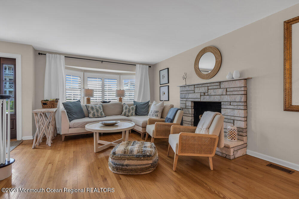 10 York Avenue, SUMMER 24
