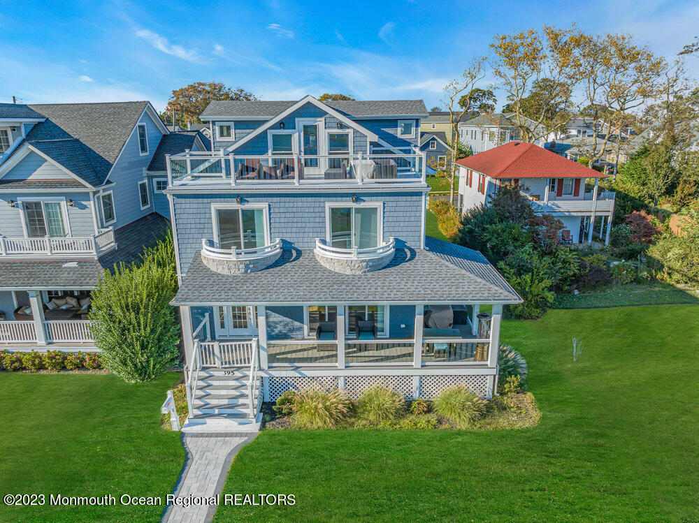 395 North Boulevard
