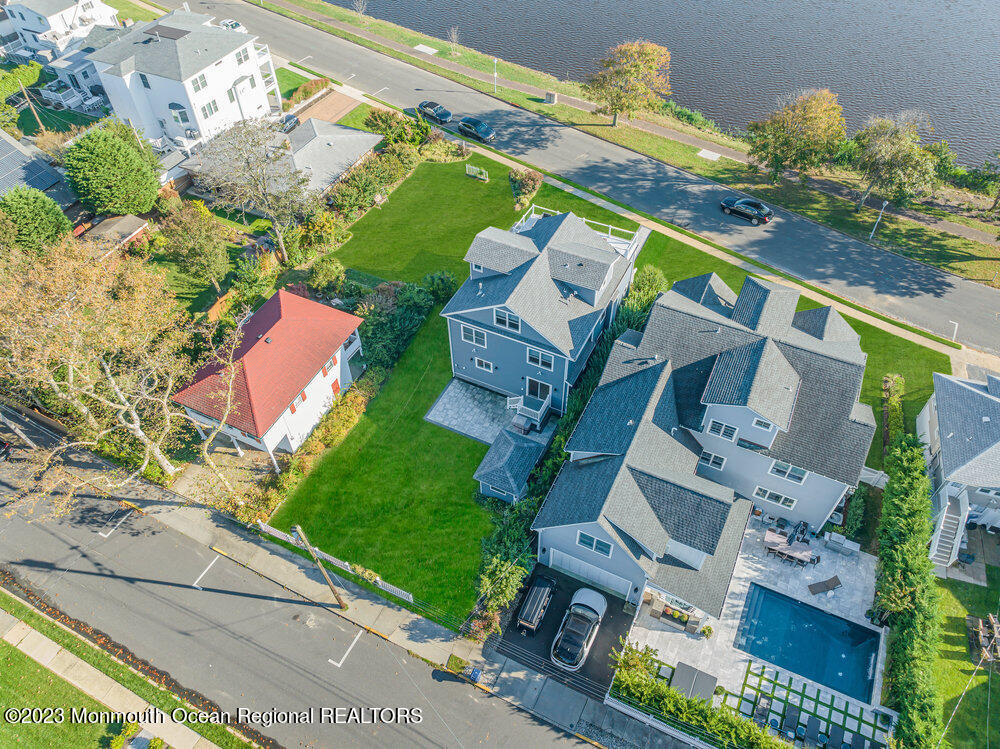 395 North Boulevard