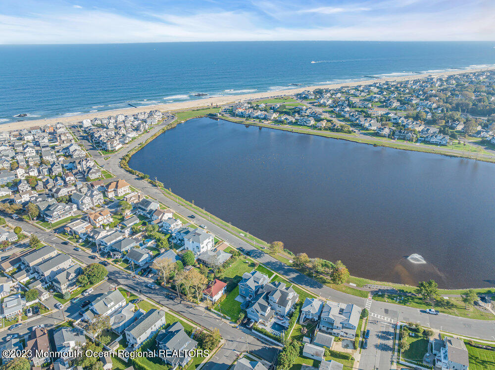 395 North Boulevard