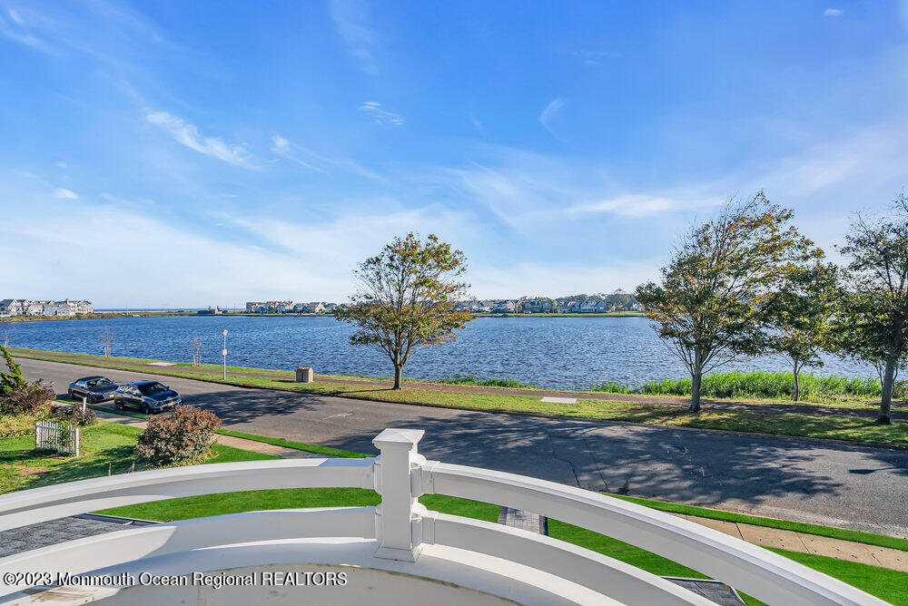 395 North Boulevard